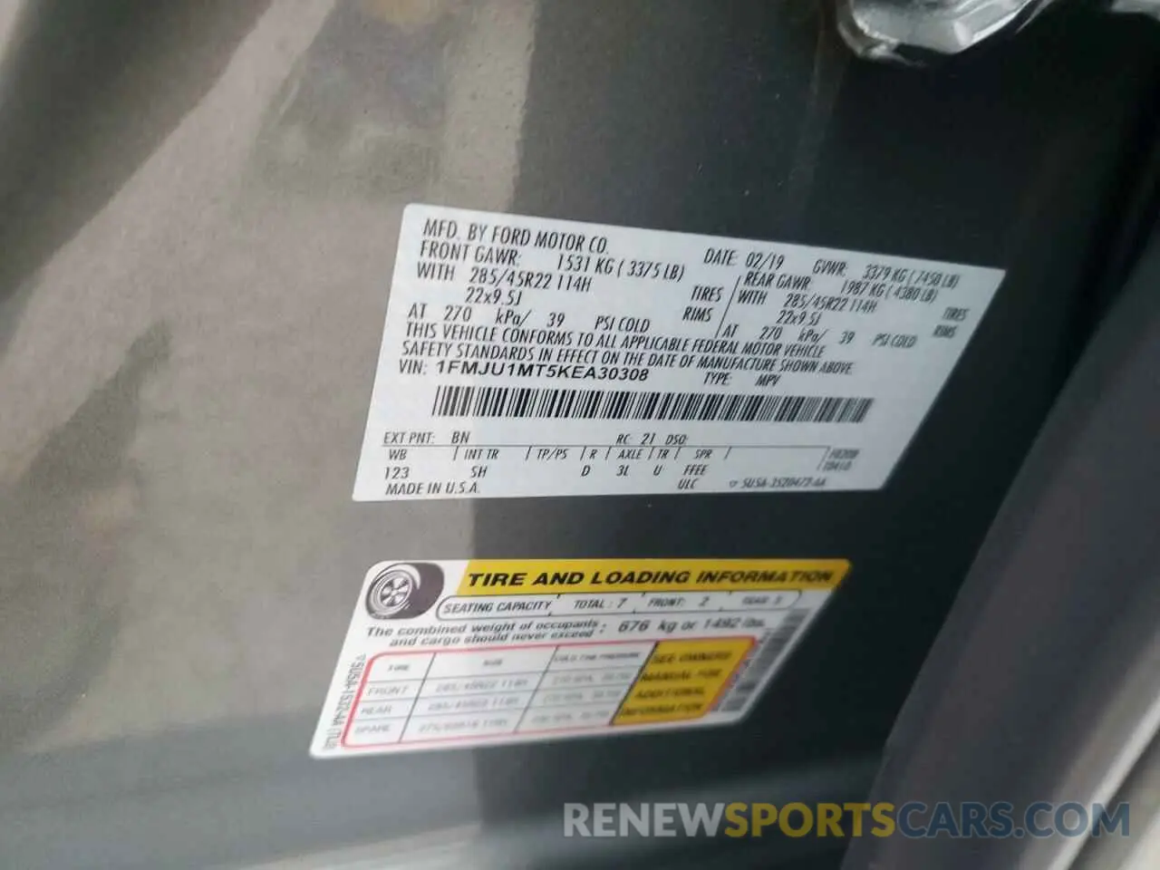 16 Photograph of a damaged car 1FMJU1MT5KEA30308 FORD EXPEDITION 2019