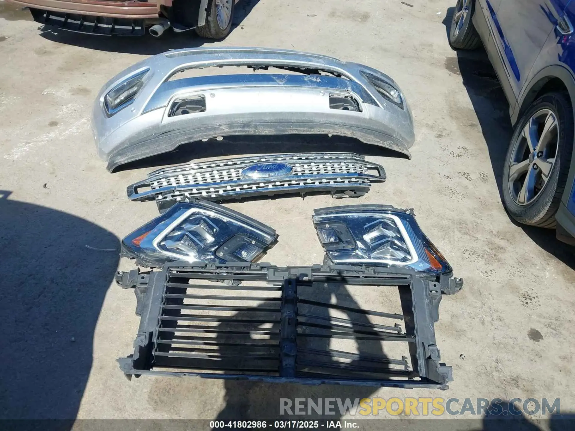 12 Photograph of a damaged car 1FMJU1MT6KEA52494 FORD EXPEDITION 2019