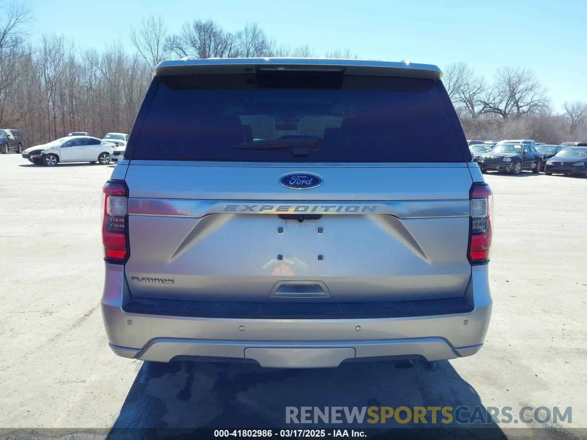 17 Photograph of a damaged car 1FMJU1MT6KEA52494 FORD EXPEDITION 2019
