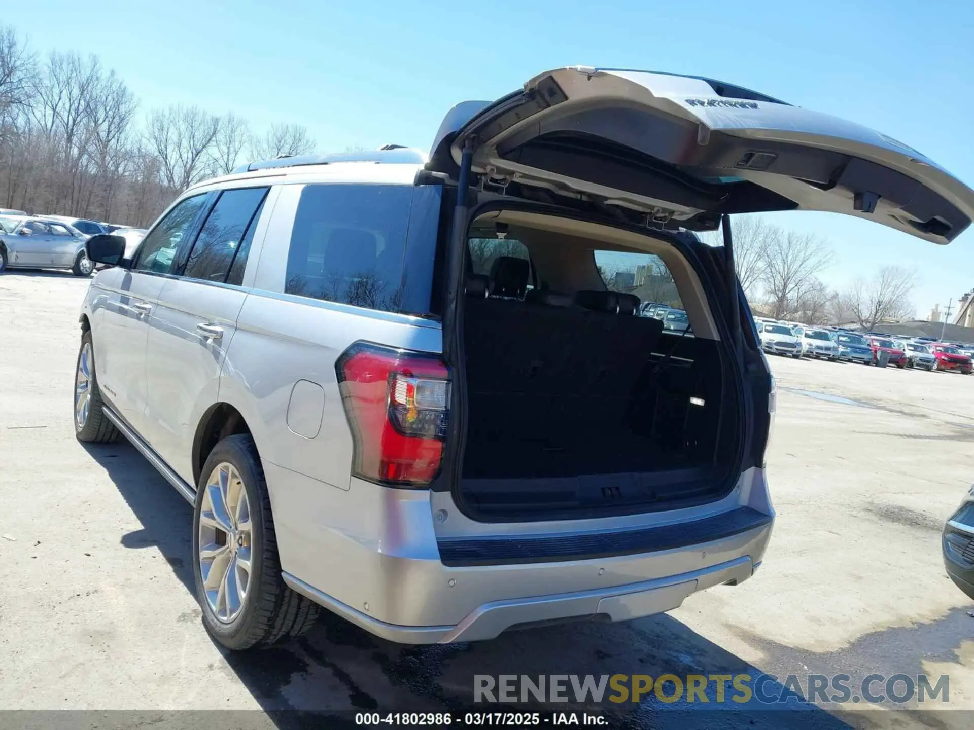 3 Photograph of a damaged car 1FMJU1MT6KEA52494 FORD EXPEDITION 2019