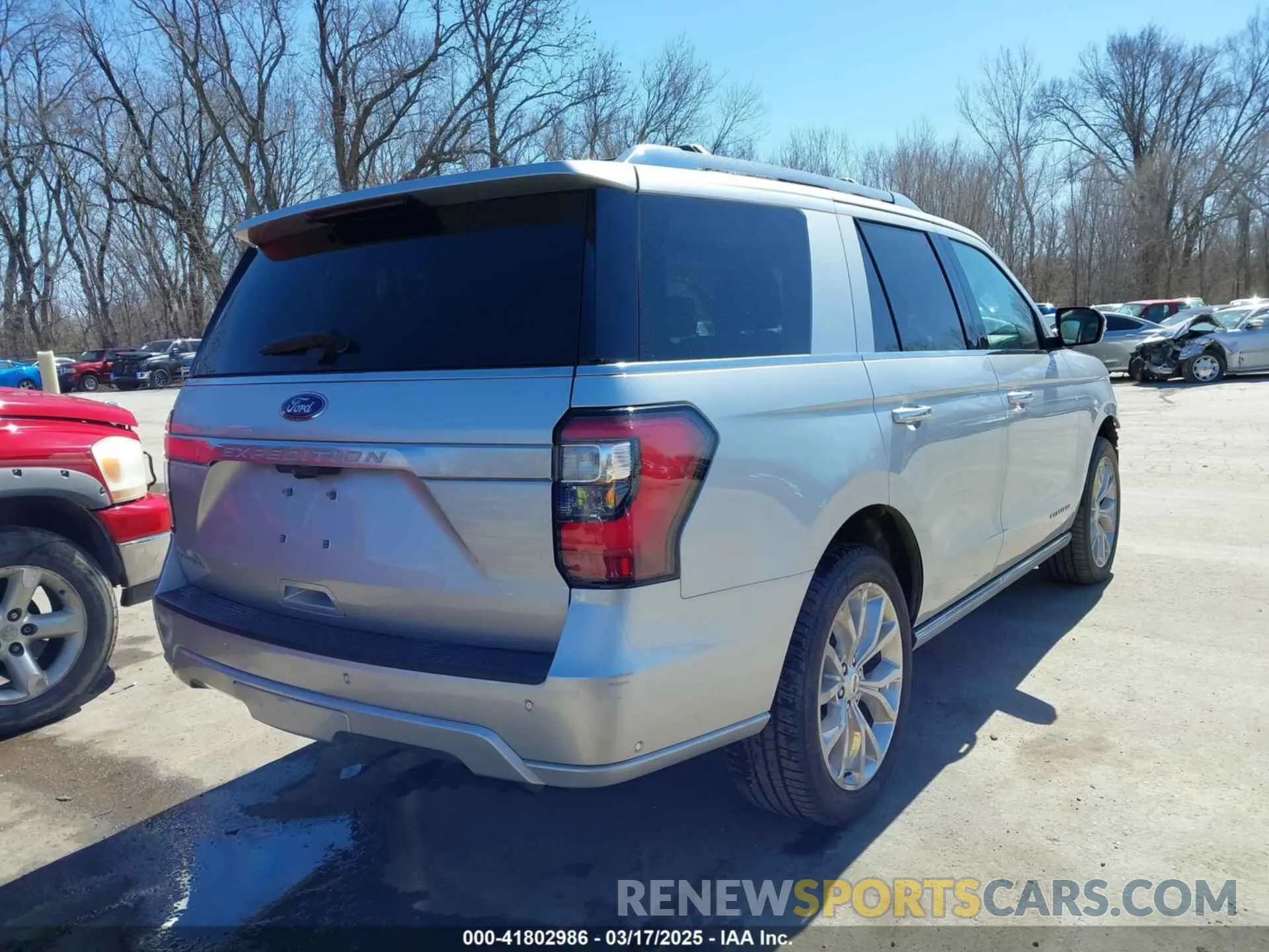 4 Photograph of a damaged car 1FMJU1MT6KEA52494 FORD EXPEDITION 2019