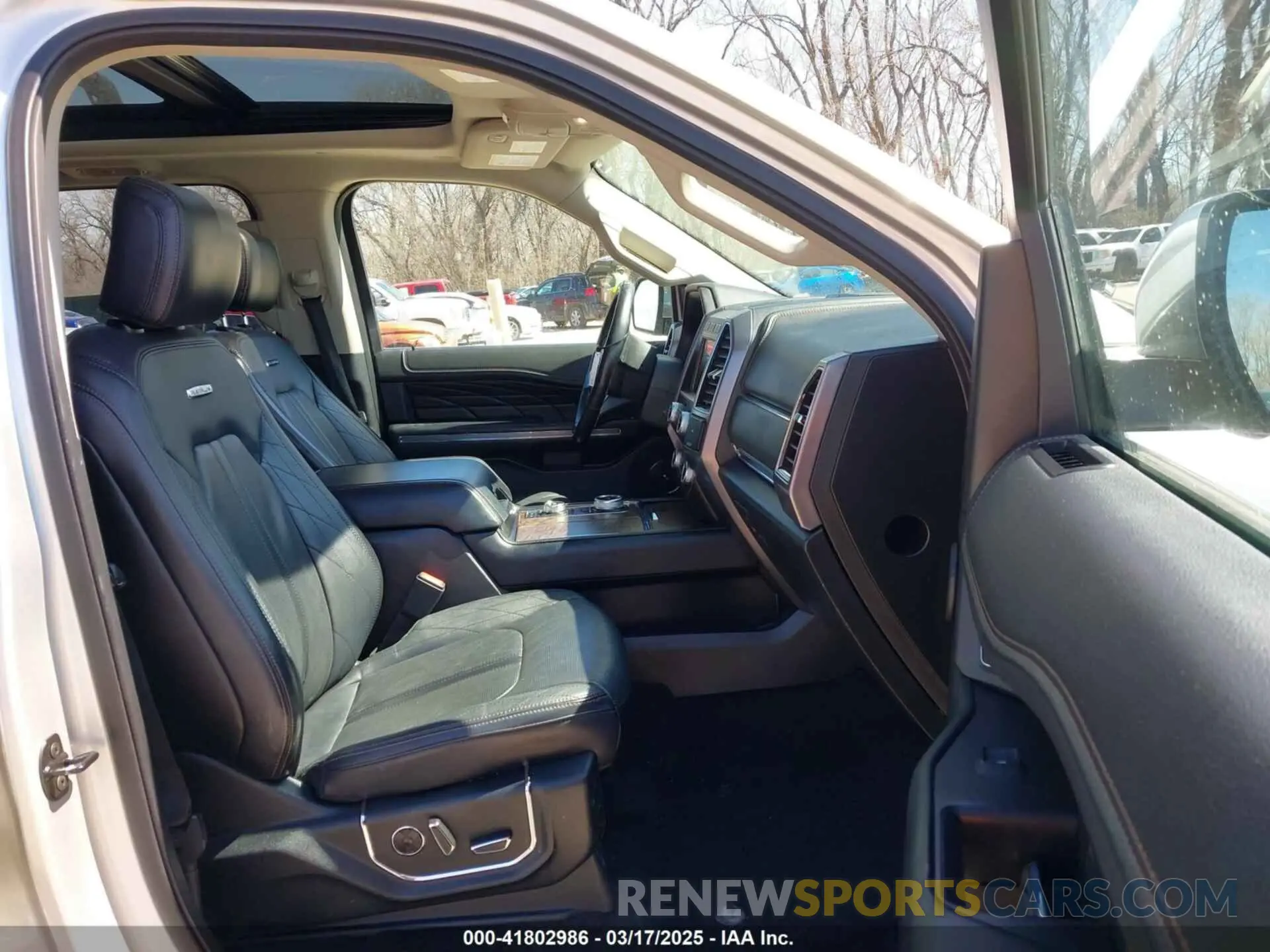 5 Photograph of a damaged car 1FMJU1MT6KEA52494 FORD EXPEDITION 2019
