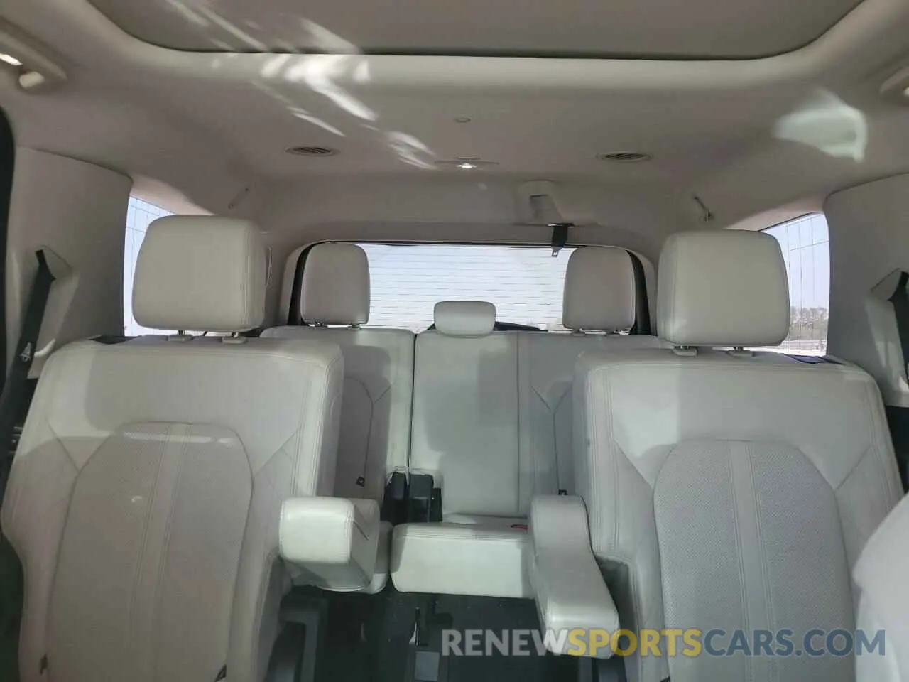 10 Photograph of a damaged car 1FMJU1MT6KEA65195 FORD EXPEDITION 2019