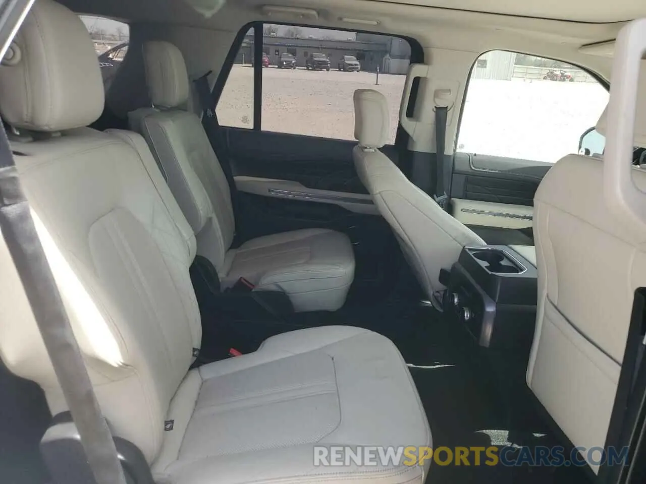 12 Photograph of a damaged car 1FMJU1MT6KEA65195 FORD EXPEDITION 2019