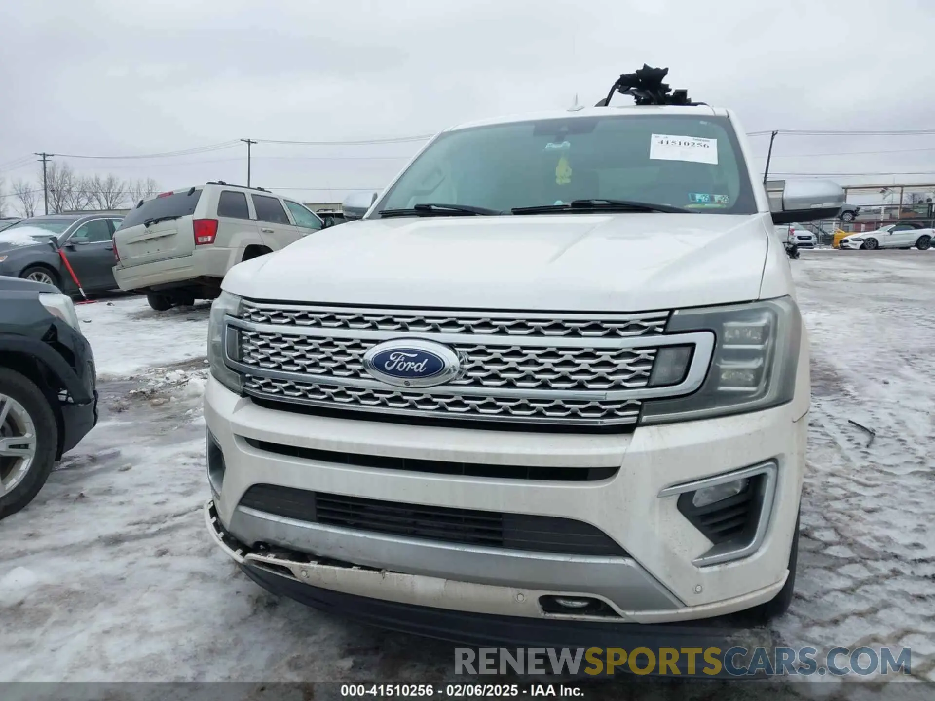 12 Photograph of a damaged car 1FMJU1MT8KEA24308 FORD EXPEDITION 2019