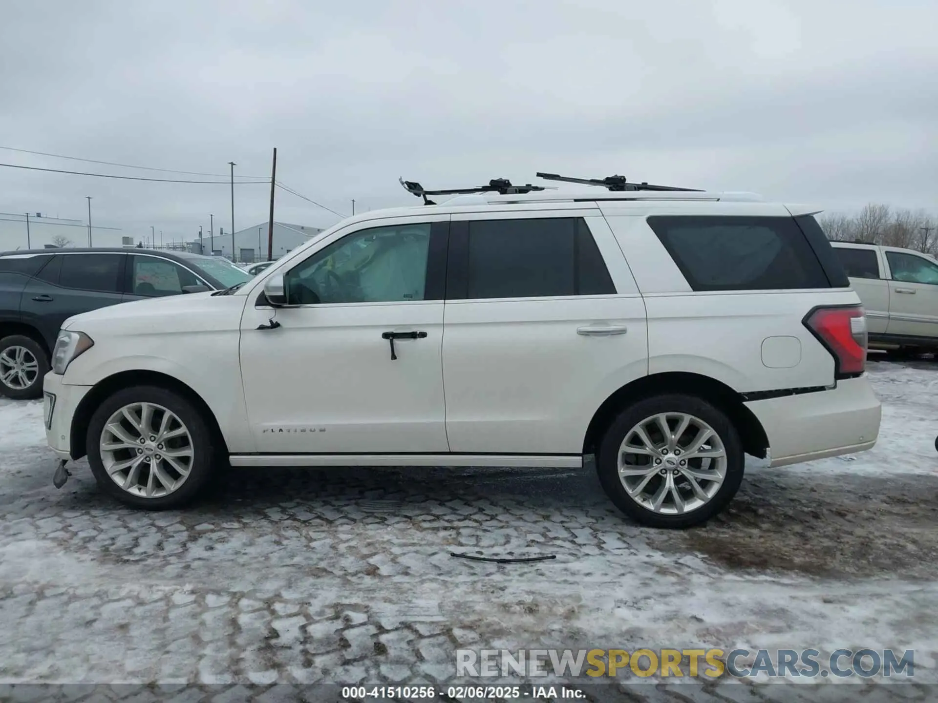 14 Photograph of a damaged car 1FMJU1MT8KEA24308 FORD EXPEDITION 2019