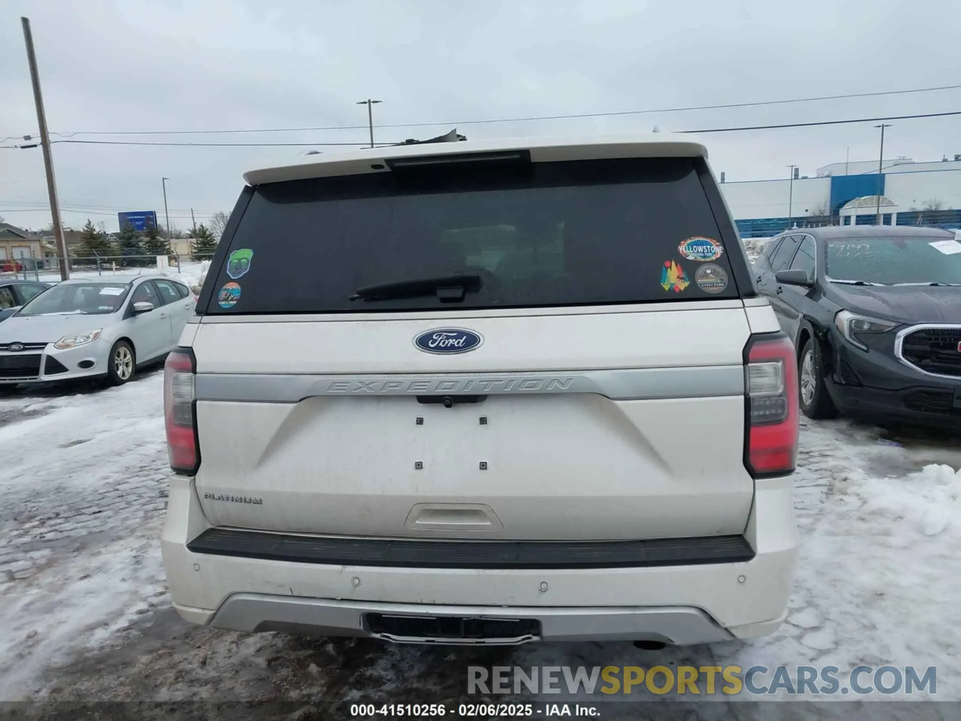 16 Photograph of a damaged car 1FMJU1MT8KEA24308 FORD EXPEDITION 2019