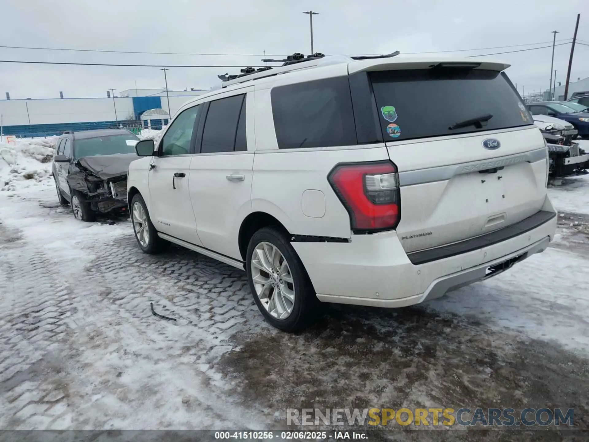 3 Photograph of a damaged car 1FMJU1MT8KEA24308 FORD EXPEDITION 2019
