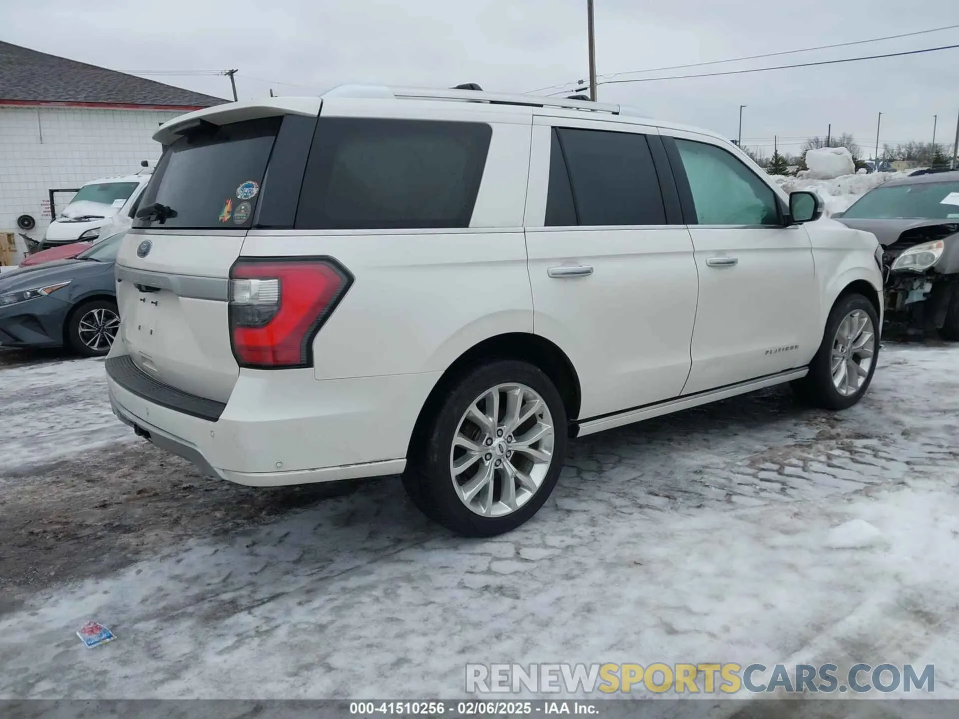 4 Photograph of a damaged car 1FMJU1MT8KEA24308 FORD EXPEDITION 2019
