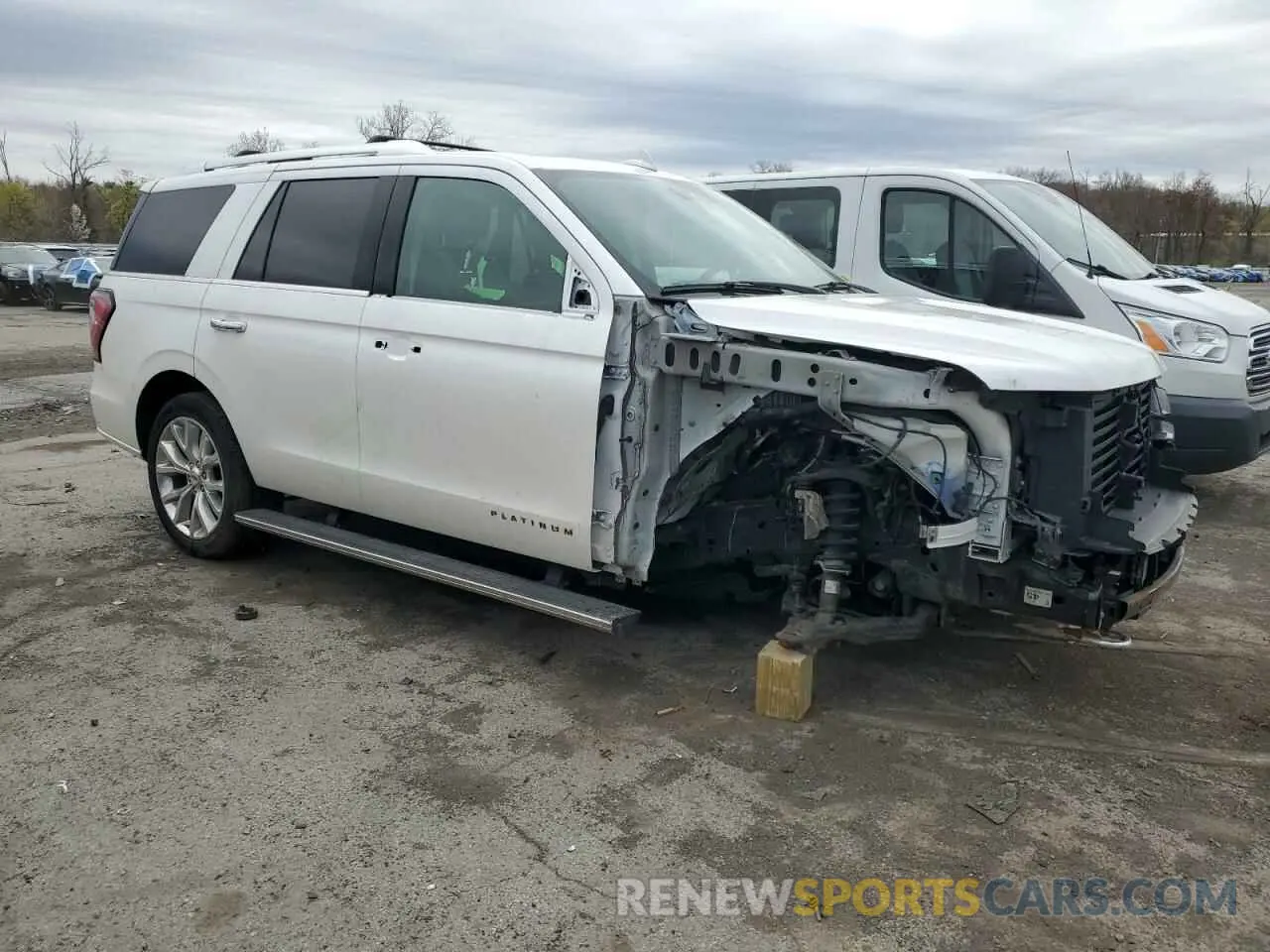 4 Photograph of a damaged car 1FMJU1MTXKEA03220 FORD EXPEDITION 2019