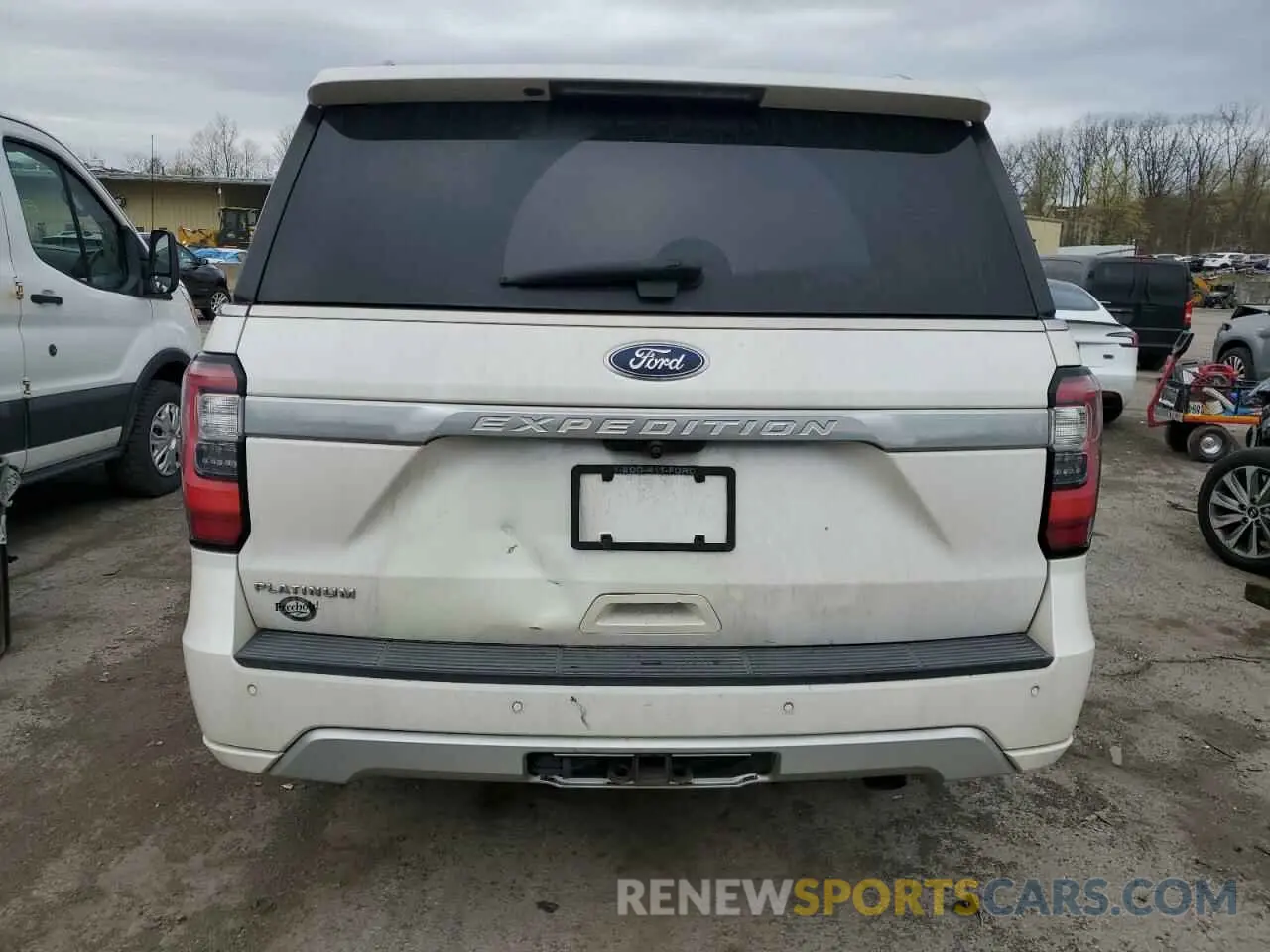 6 Photograph of a damaged car 1FMJU1MTXKEA03220 FORD EXPEDITION 2019