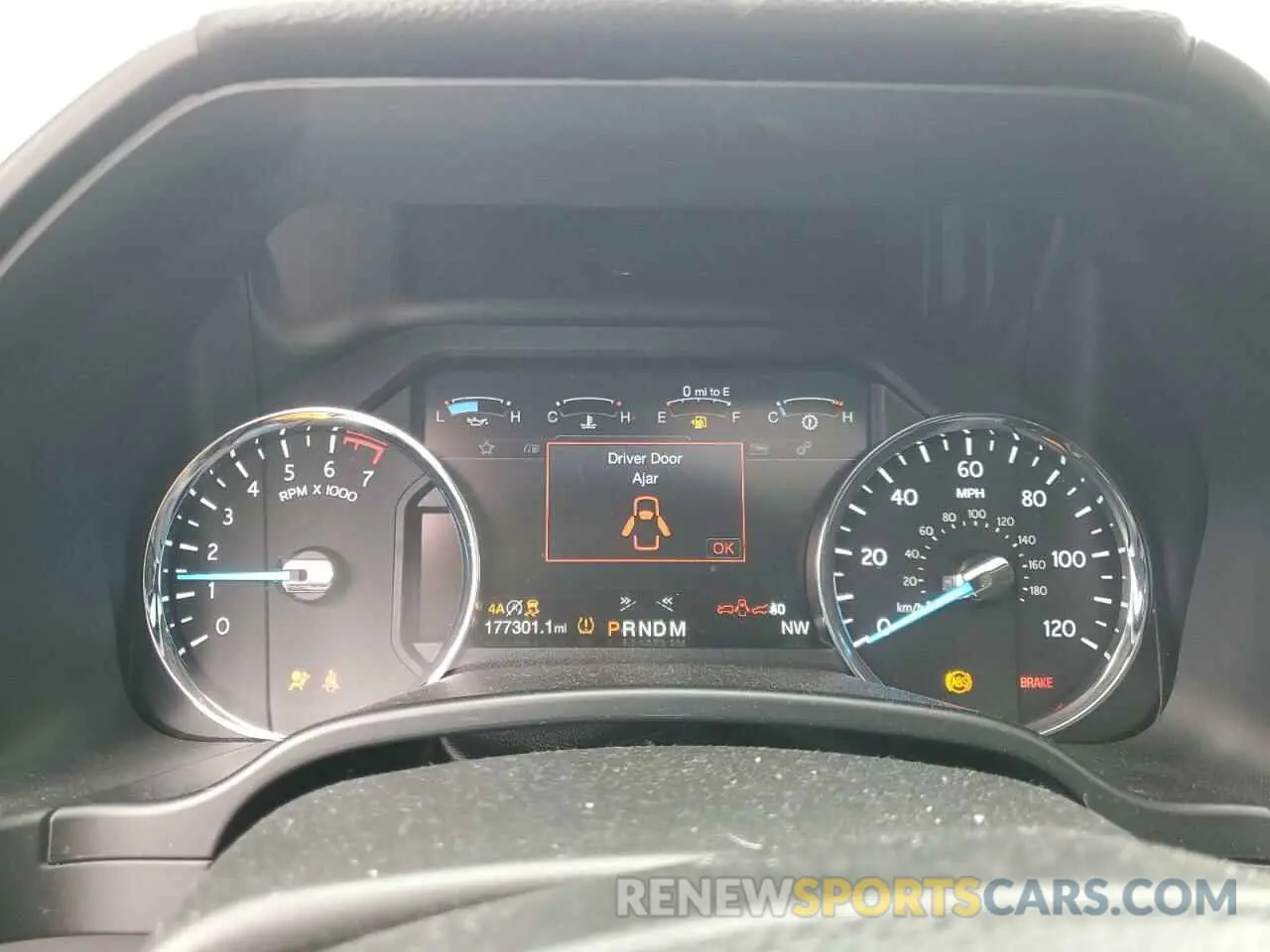9 Photograph of a damaged car 1FMJU1MTXKEA03220 FORD EXPEDITION 2019