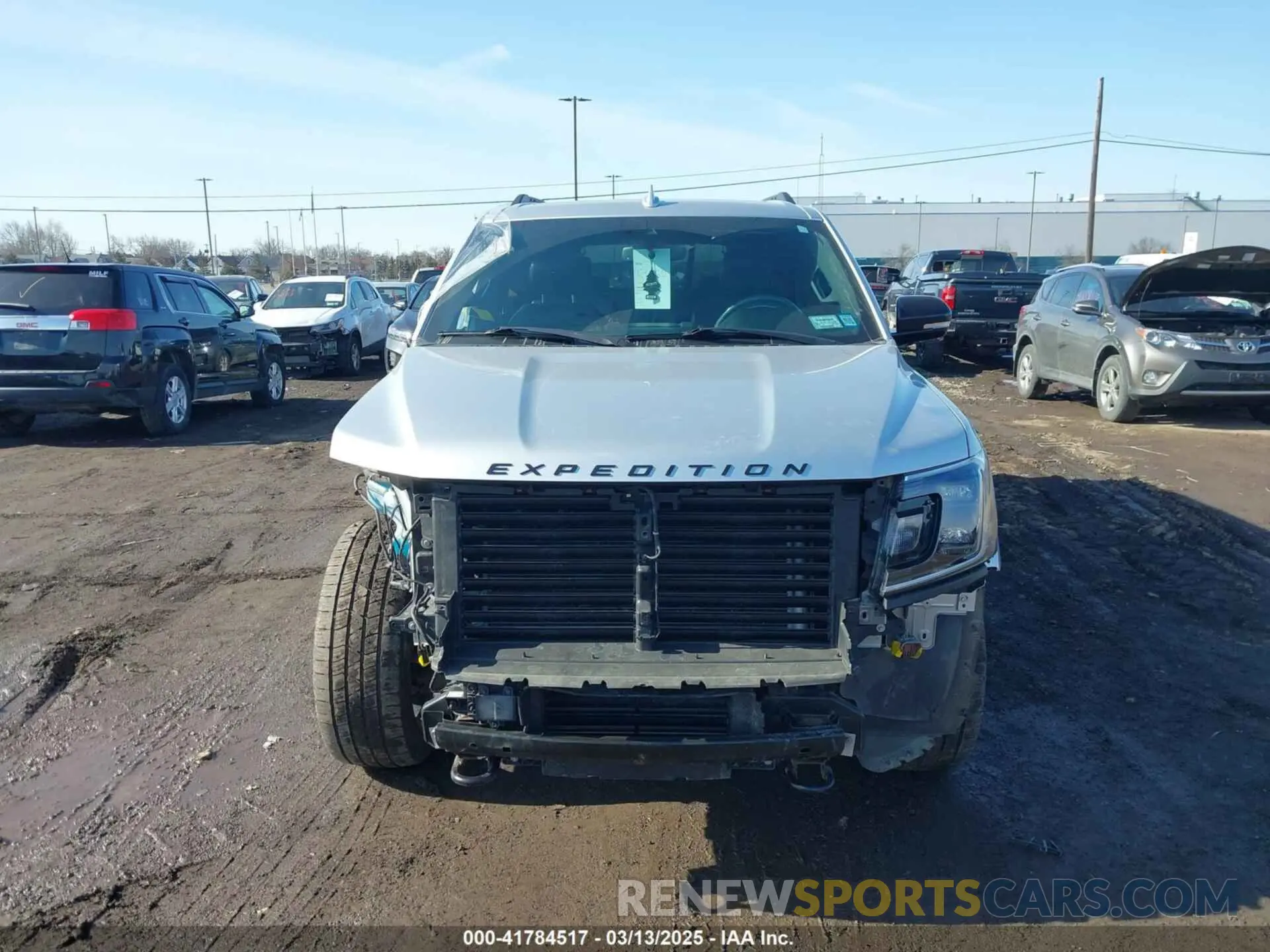 12 Photograph of a damaged car 1FMJU2AT4KEA86525 FORD EXPEDITION 2019