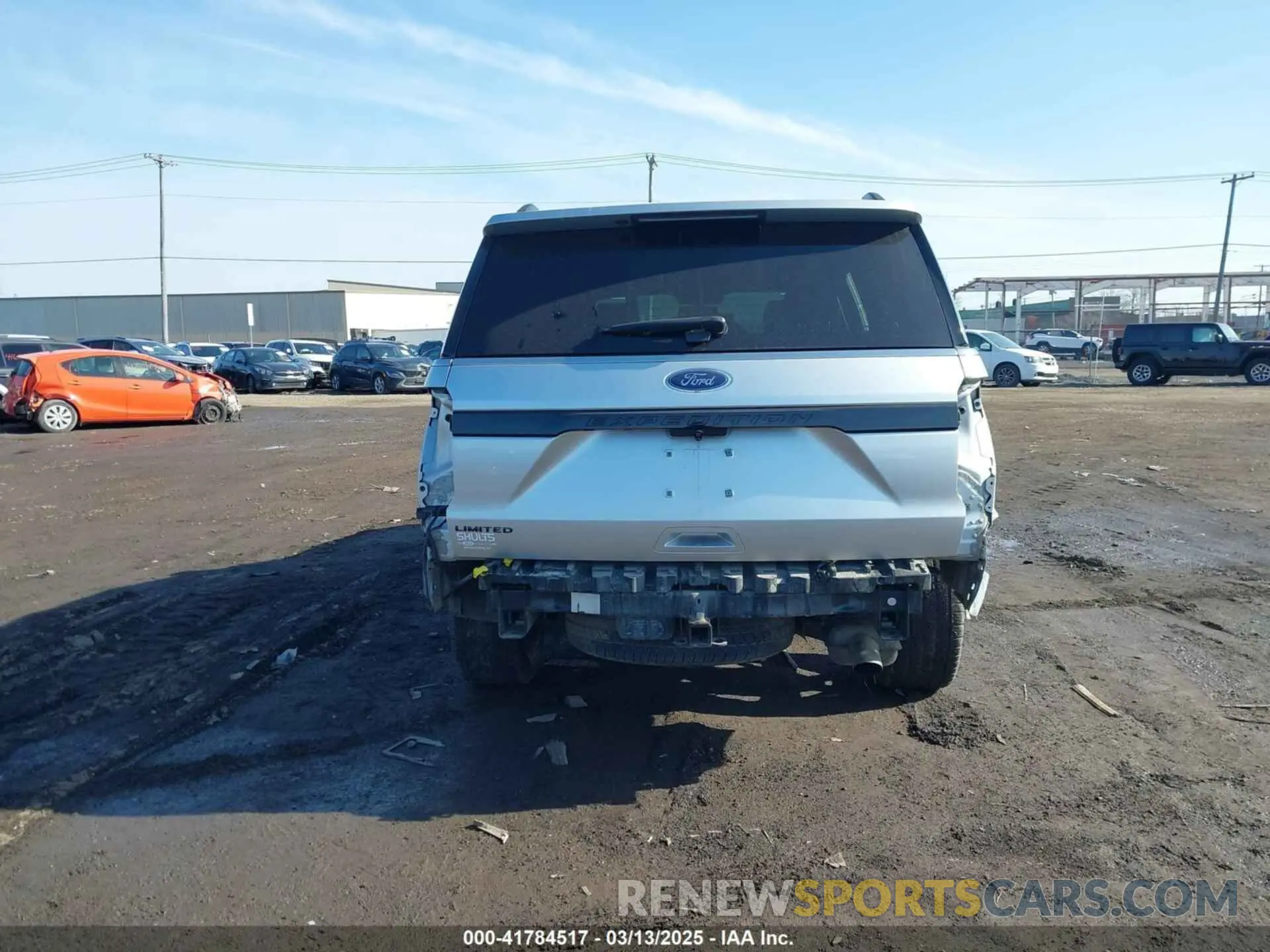 17 Photograph of a damaged car 1FMJU2AT4KEA86525 FORD EXPEDITION 2019