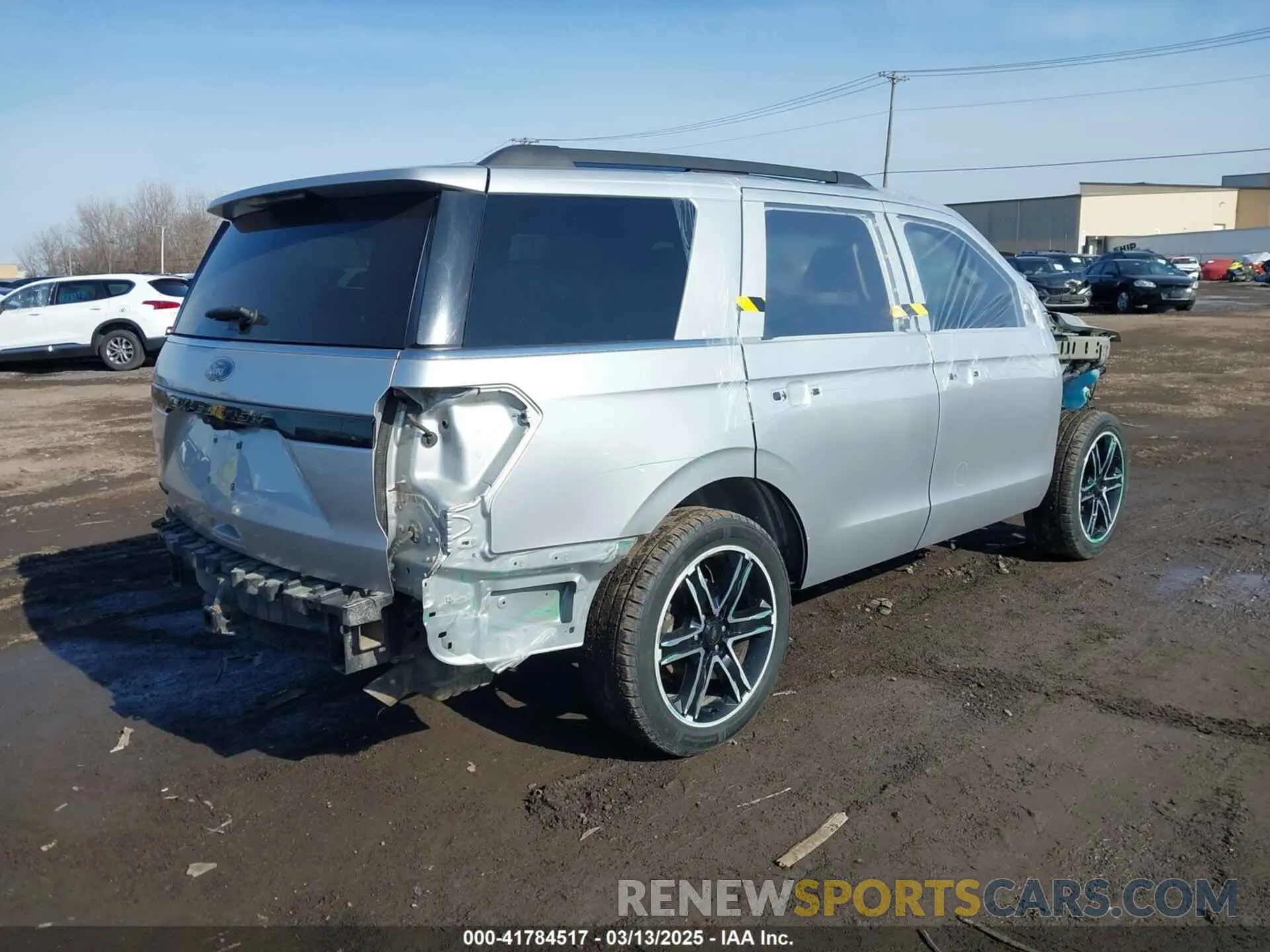 4 Photograph of a damaged car 1FMJU2AT4KEA86525 FORD EXPEDITION 2019