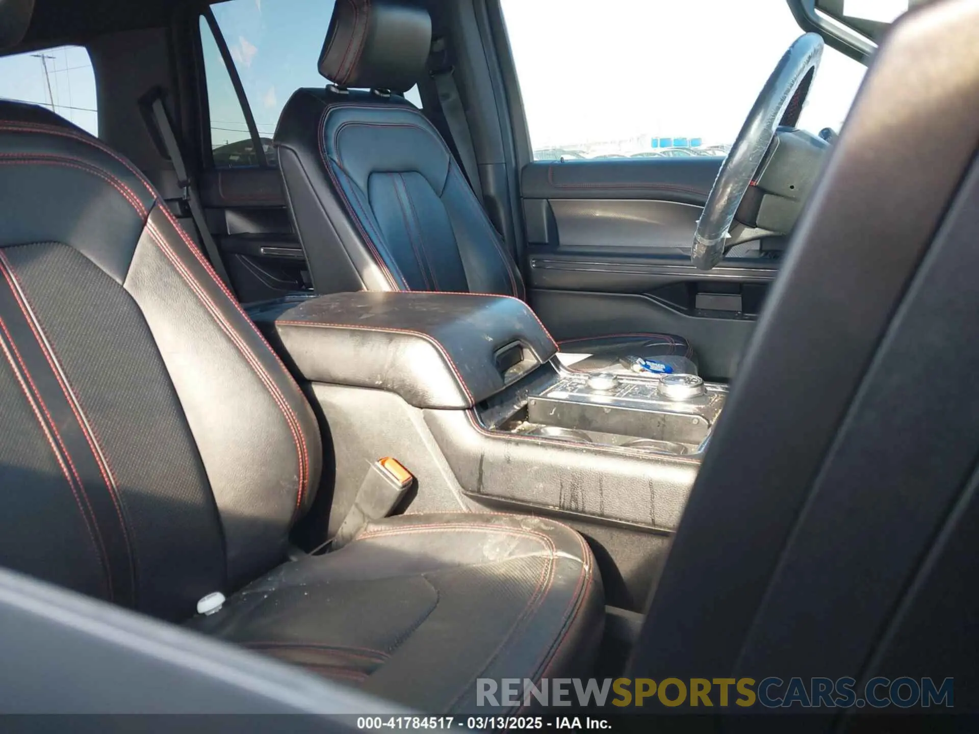 5 Photograph of a damaged car 1FMJU2AT4KEA86525 FORD EXPEDITION 2019