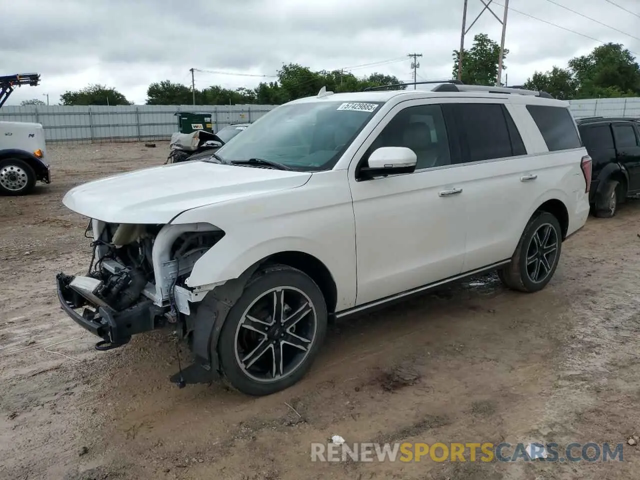 1 Photograph of a damaged car 1FMJU2AT5KEA57762 FORD EXPEDITION 2019