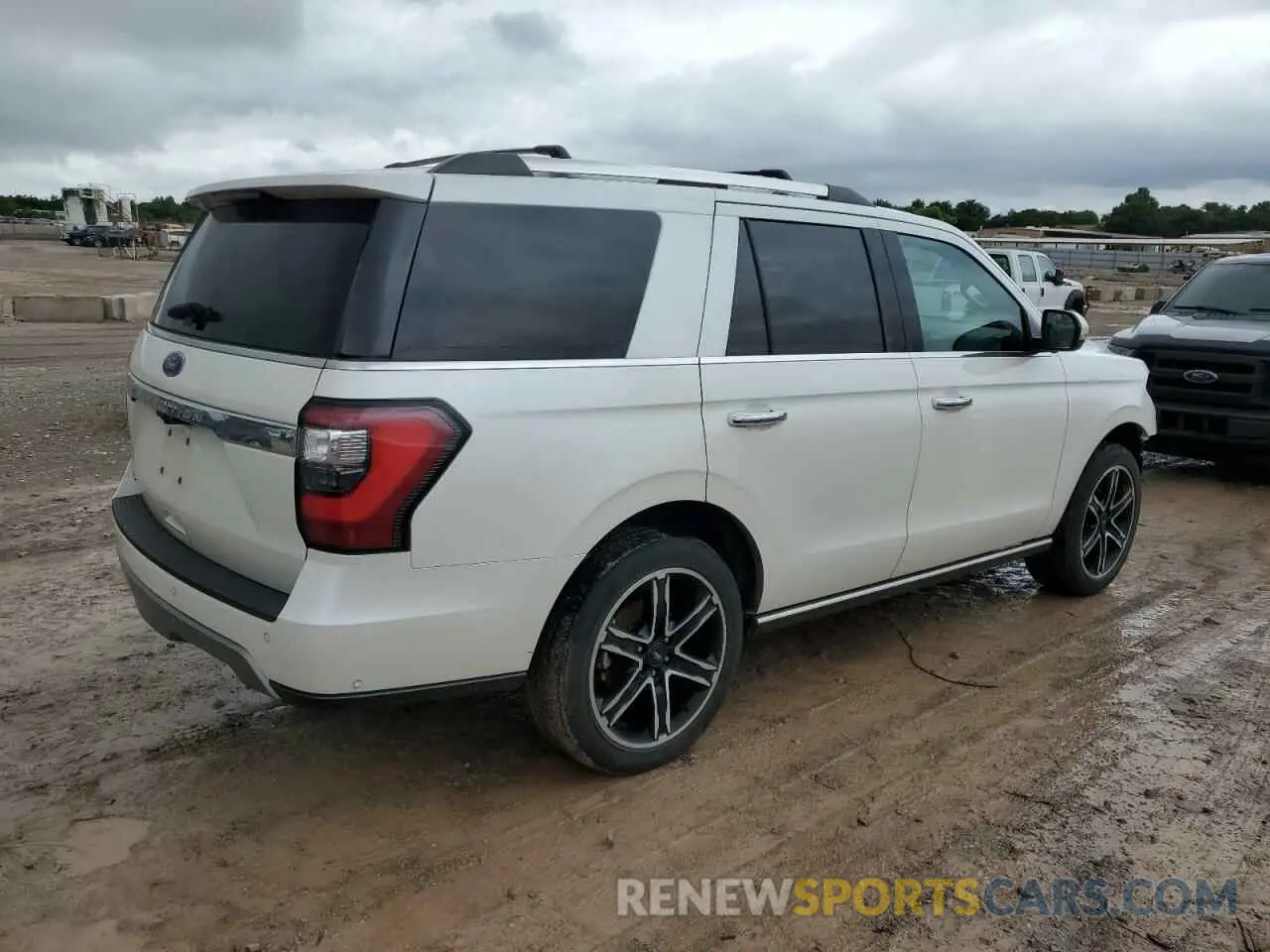 3 Photograph of a damaged car 1FMJU2AT5KEA57762 FORD EXPEDITION 2019