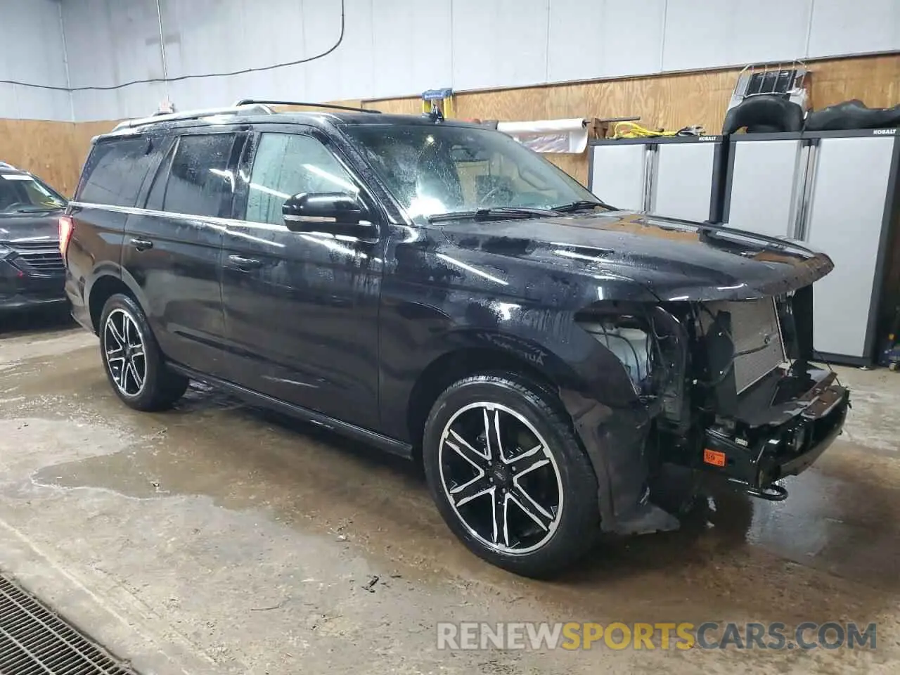4 Photograph of a damaged car 1FMJU2AT5KEA64601 FORD EXPEDITION 2019