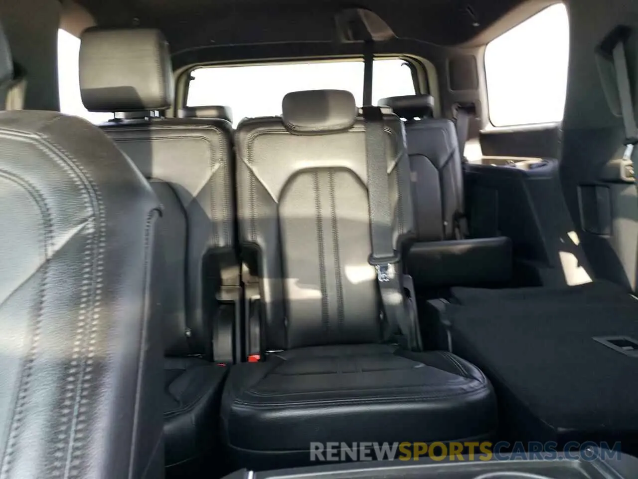 10 Photograph of a damaged car 1FMJU2AT5KEA84024 FORD EXPEDITION 2019