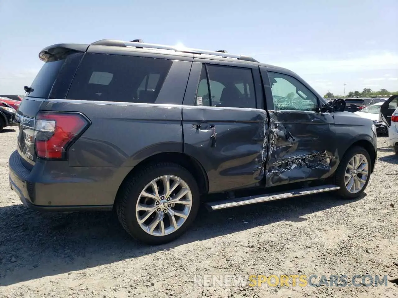 3 Photograph of a damaged car 1FMJU2AT5KEA84024 FORD EXPEDITION 2019