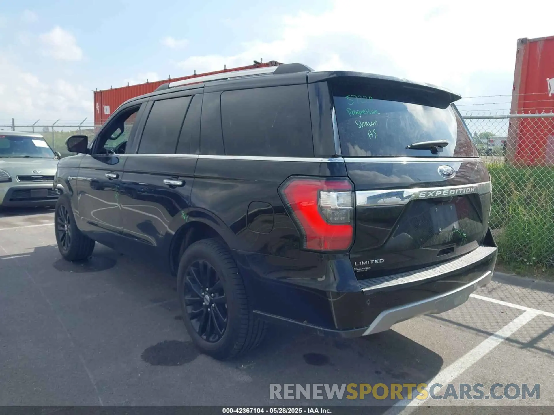 3 Photograph of a damaged car 1FMJU2AT6KEA18257 FORD EXPEDITION 2019