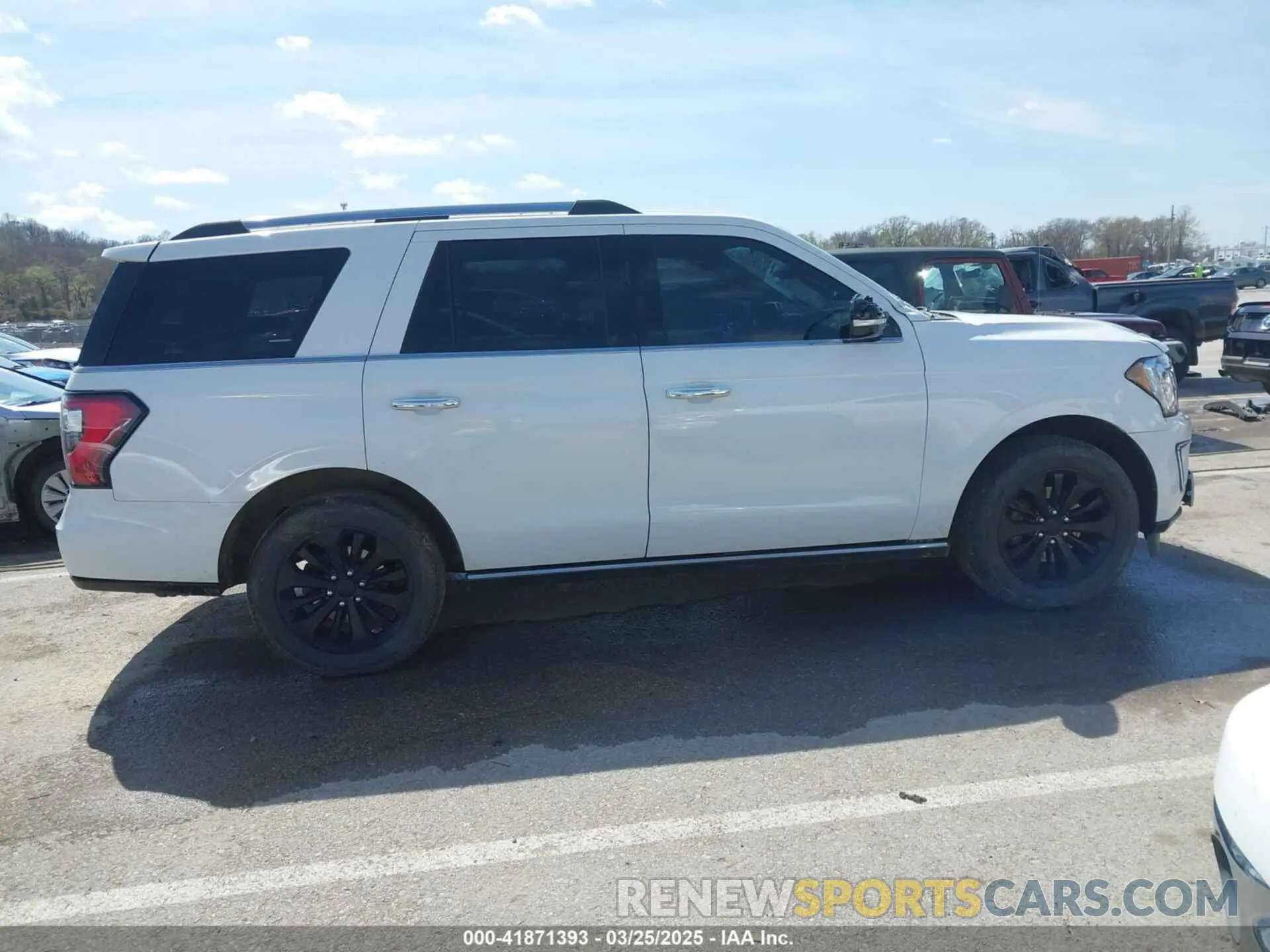 13 Photograph of a damaged car 1FMJU2AT6KEA20686 FORD EXPEDITION 2019