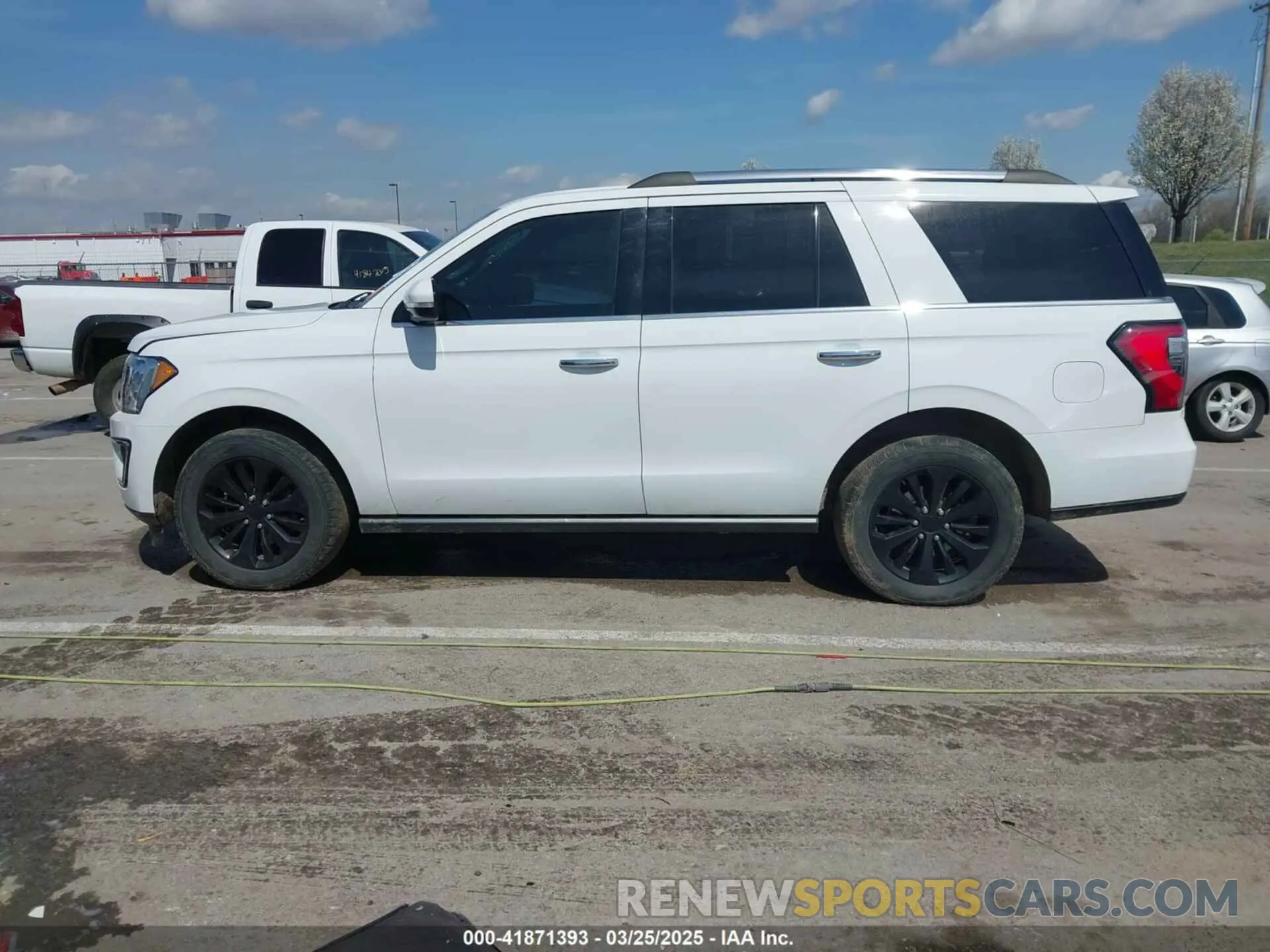 14 Photograph of a damaged car 1FMJU2AT6KEA20686 FORD EXPEDITION 2019