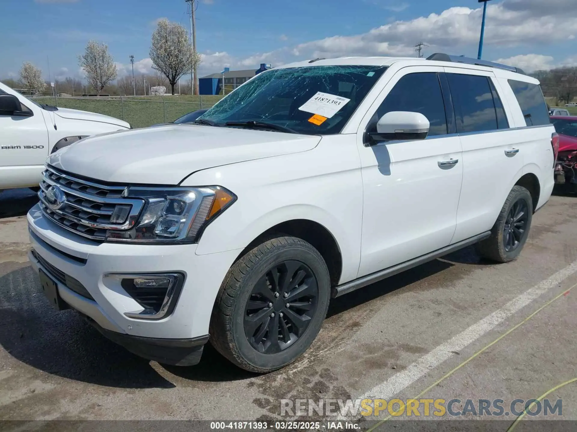 2 Photograph of a damaged car 1FMJU2AT6KEA20686 FORD EXPEDITION 2019