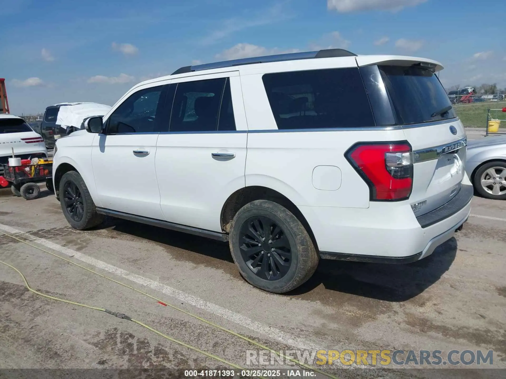 3 Photograph of a damaged car 1FMJU2AT6KEA20686 FORD EXPEDITION 2019
