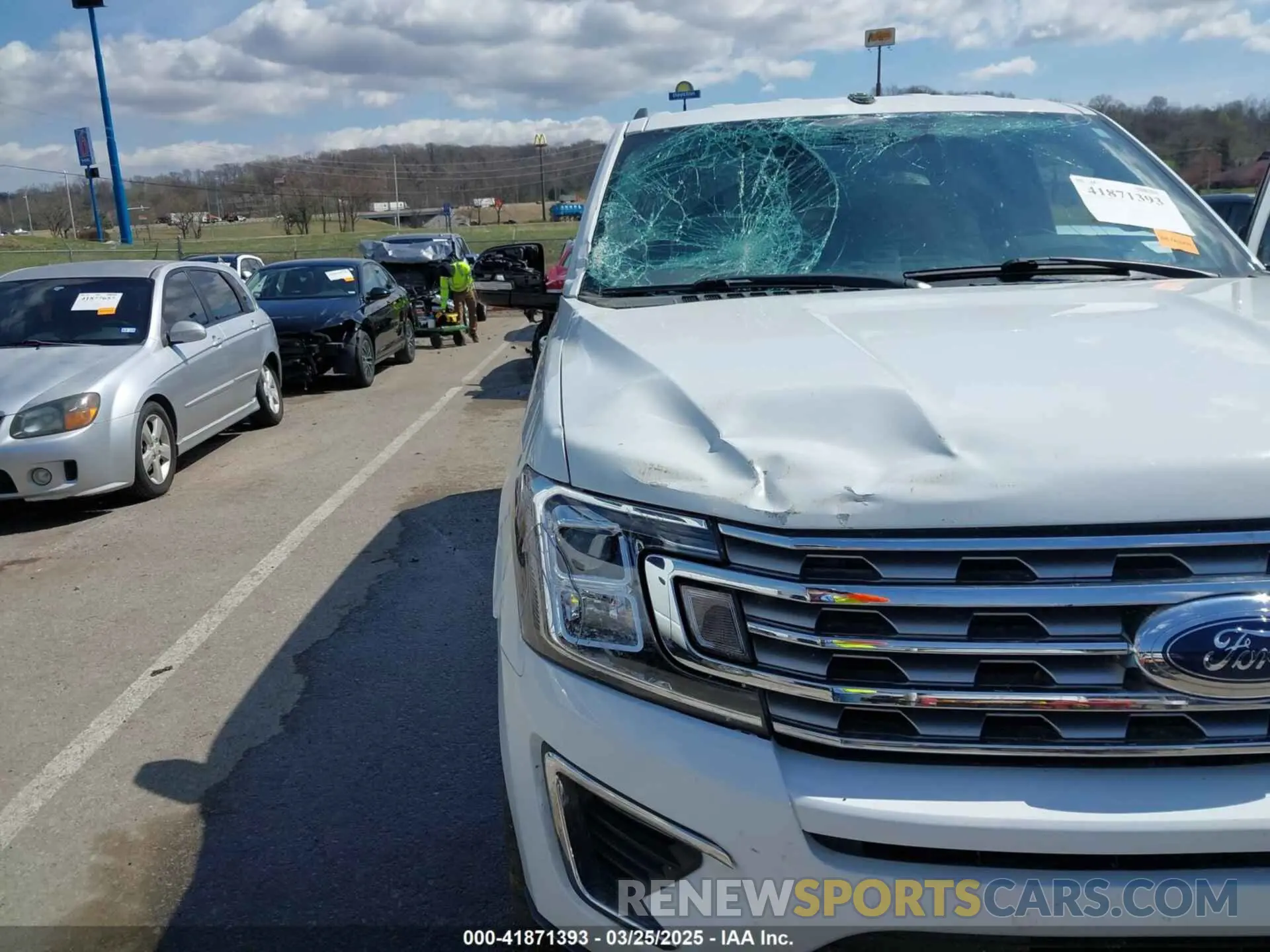 6 Photograph of a damaged car 1FMJU2AT6KEA20686 FORD EXPEDITION 2019
