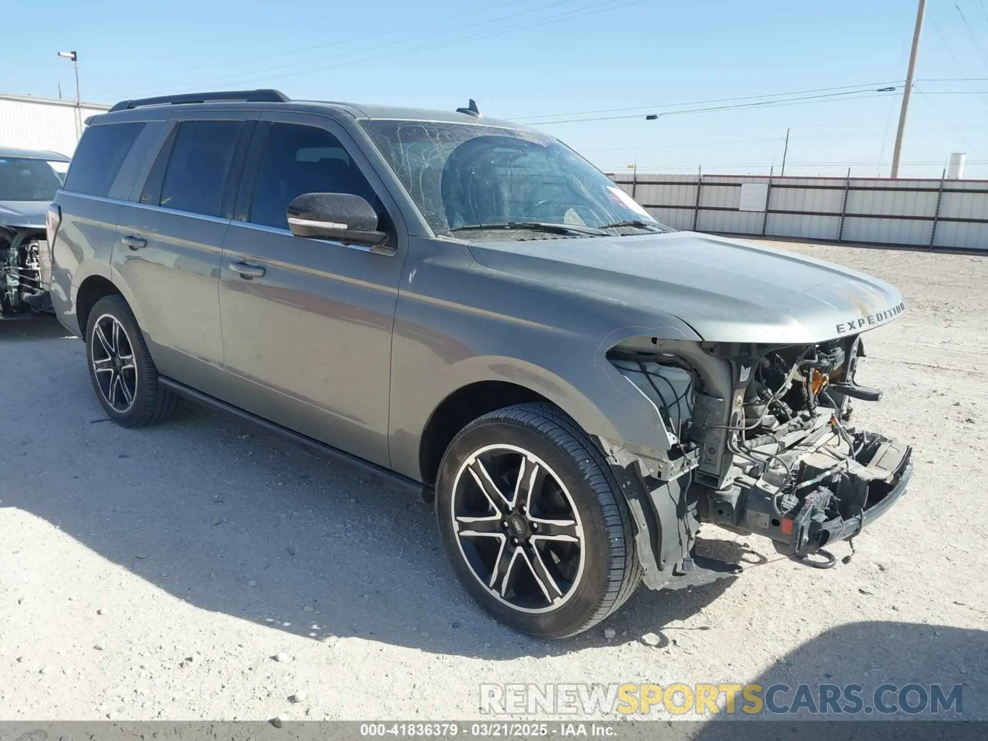 1 Photograph of a damaged car 1FMJU2AT6KEA37892 FORD EXPEDITION 2019