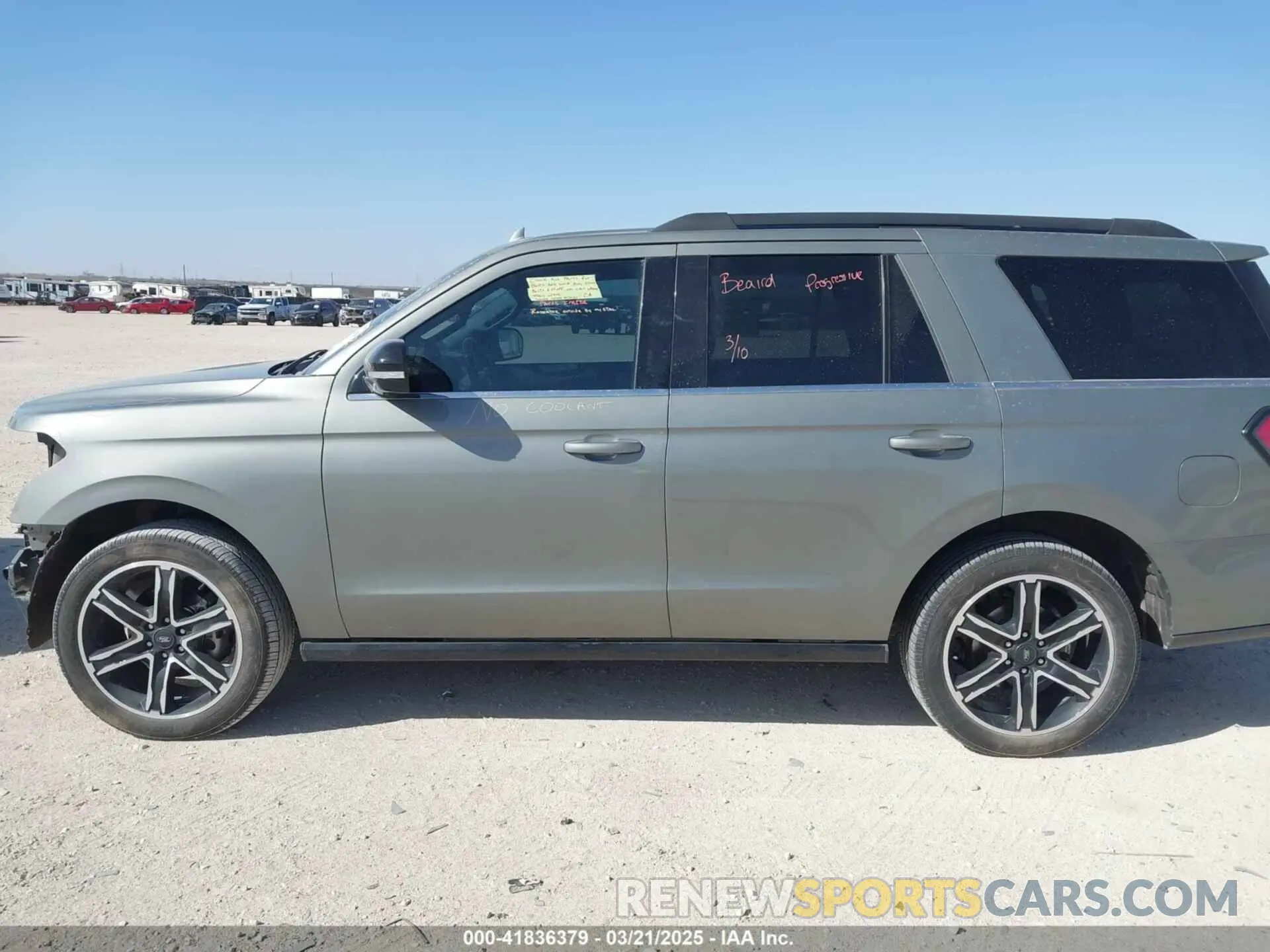 15 Photograph of a damaged car 1FMJU2AT6KEA37892 FORD EXPEDITION 2019