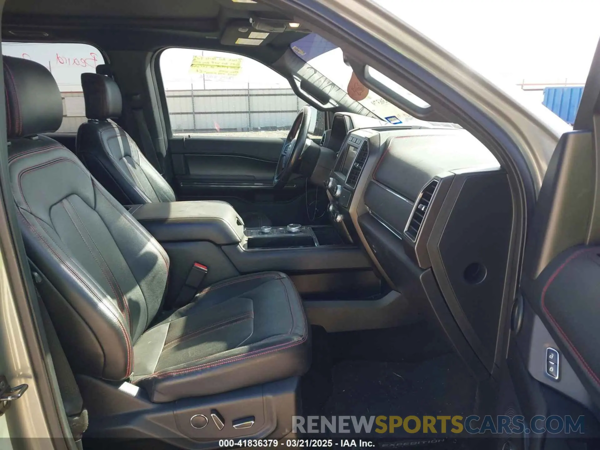 5 Photograph of a damaged car 1FMJU2AT6KEA37892 FORD EXPEDITION 2019