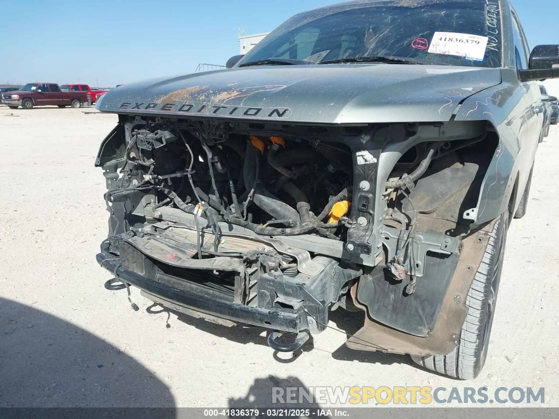 6 Photograph of a damaged car 1FMJU2AT6KEA37892 FORD EXPEDITION 2019