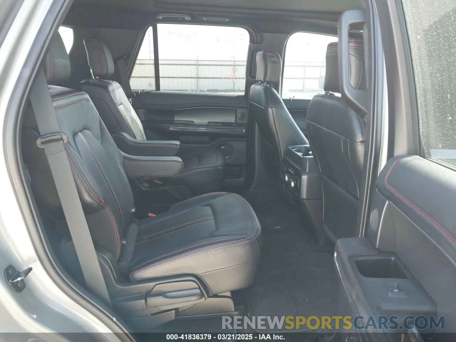 8 Photograph of a damaged car 1FMJU2AT6KEA37892 FORD EXPEDITION 2019