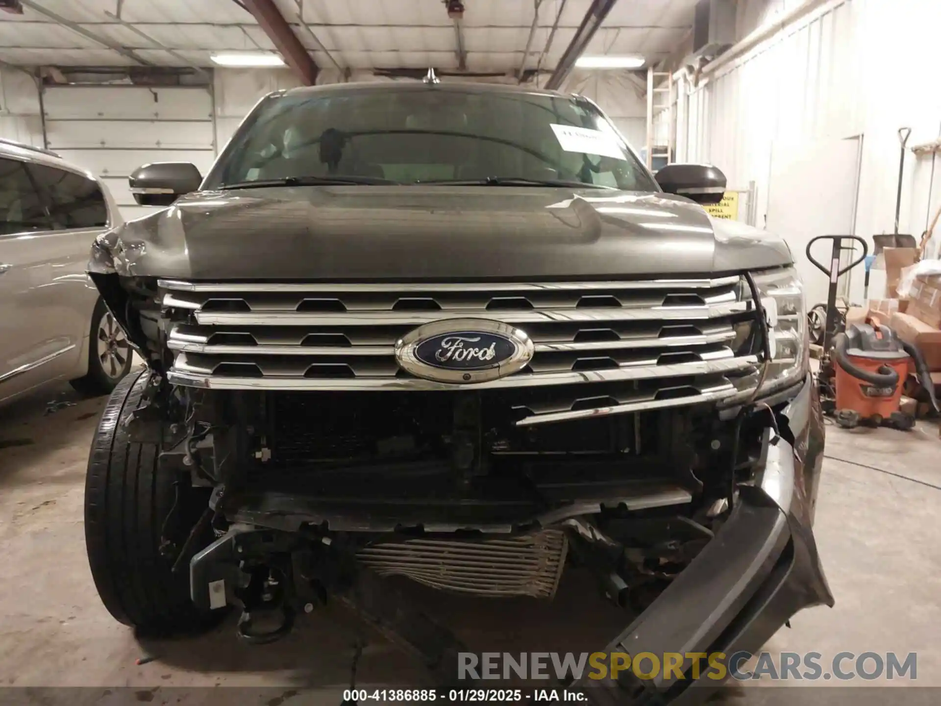 13 Photograph of a damaged car 1FMJU2AT7KEA42101 FORD EXPEDITION 2019