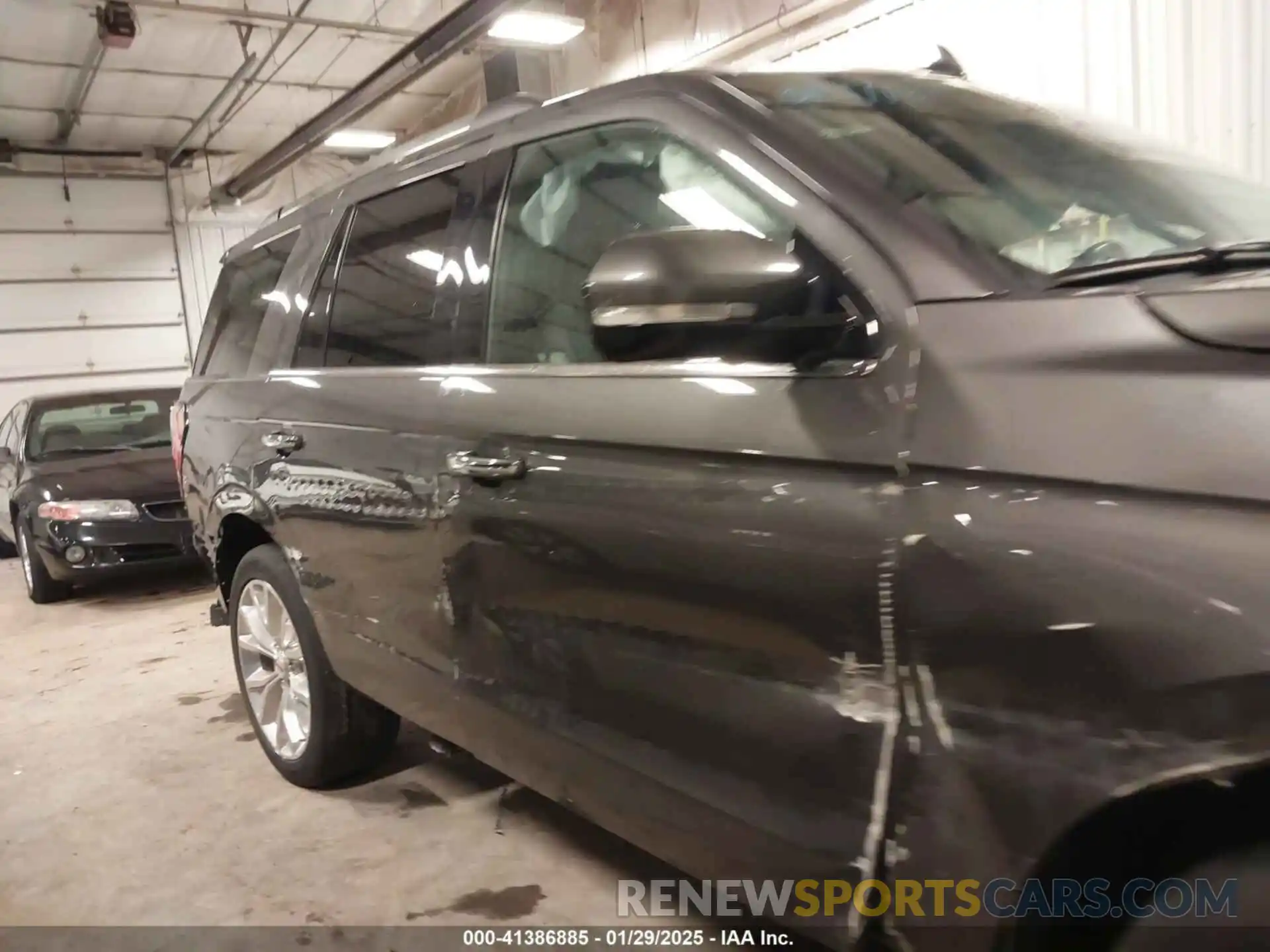 14 Photograph of a damaged car 1FMJU2AT7KEA42101 FORD EXPEDITION 2019