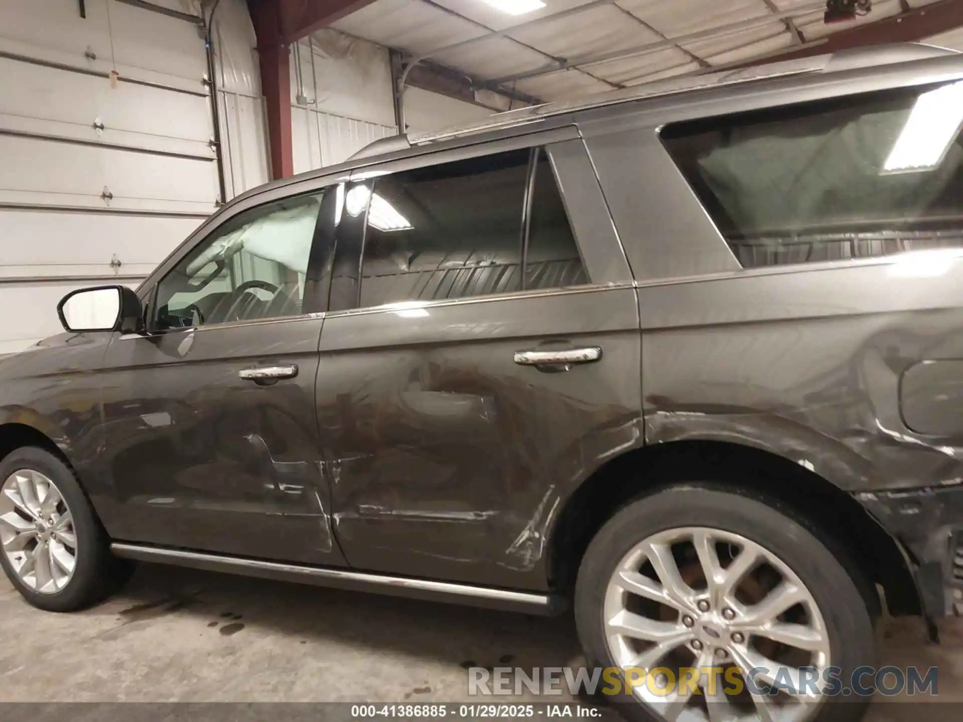 15 Photograph of a damaged car 1FMJU2AT7KEA42101 FORD EXPEDITION 2019