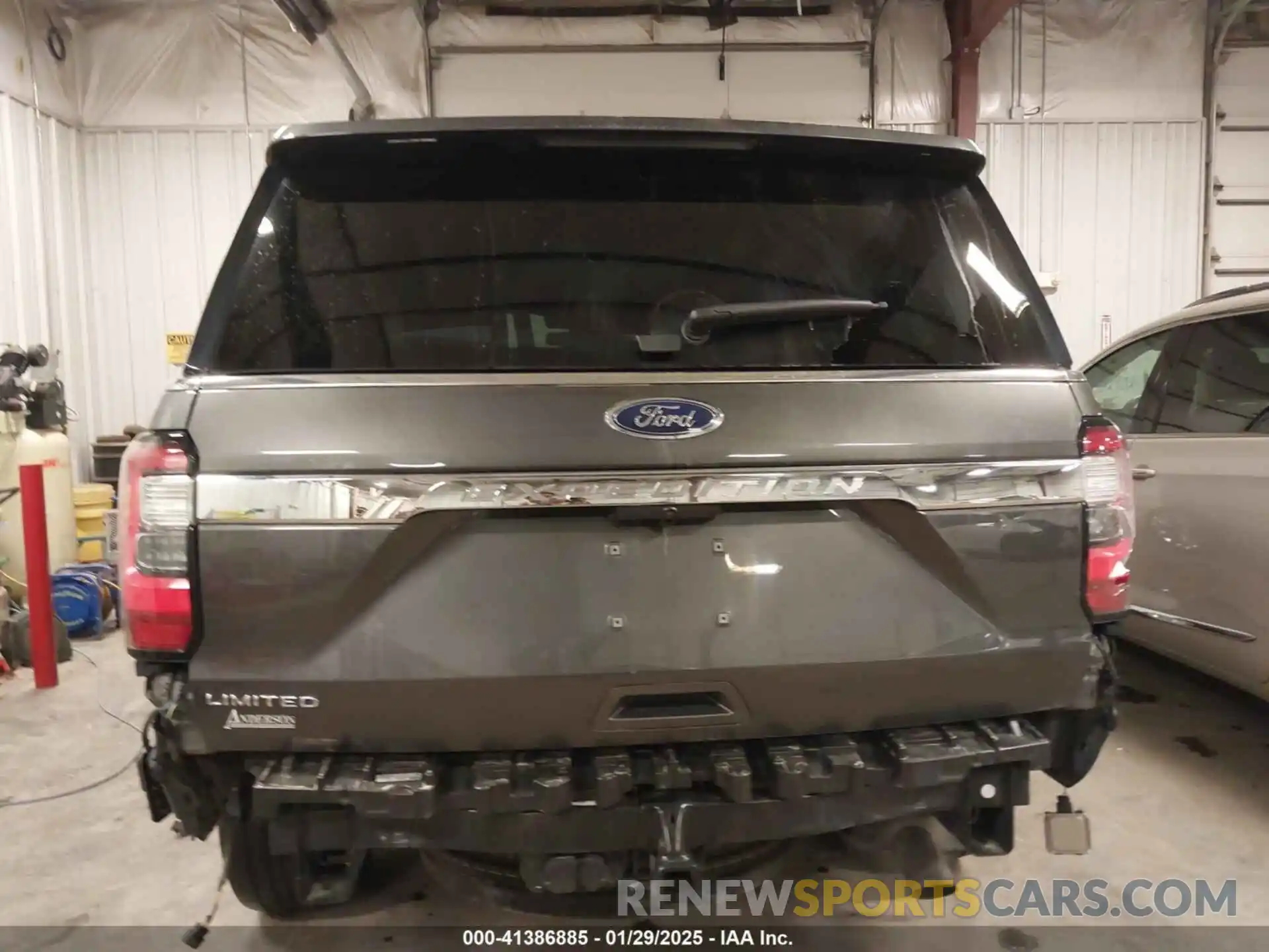 20 Photograph of a damaged car 1FMJU2AT7KEA42101 FORD EXPEDITION 2019