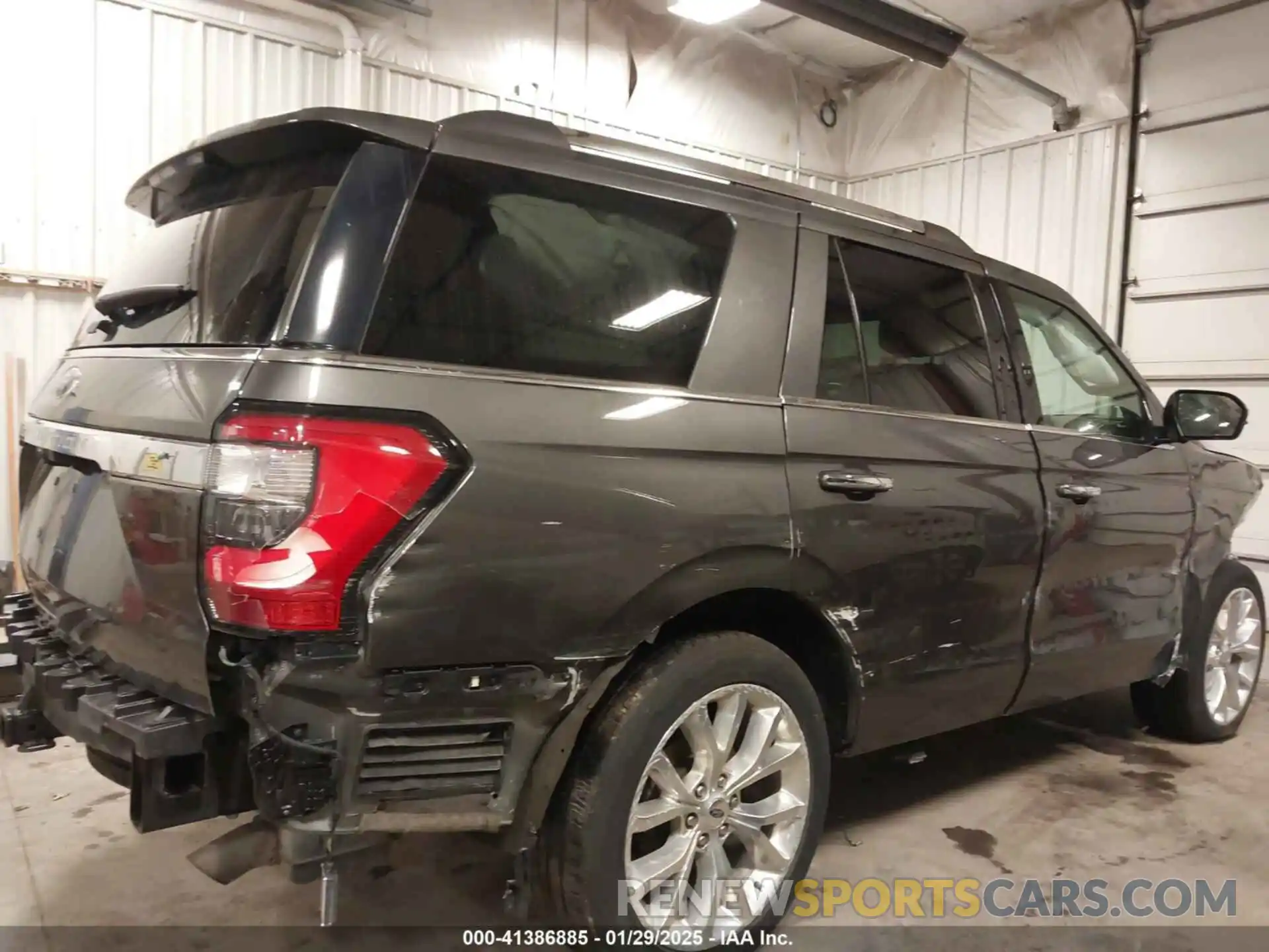 21 Photograph of a damaged car 1FMJU2AT7KEA42101 FORD EXPEDITION 2019