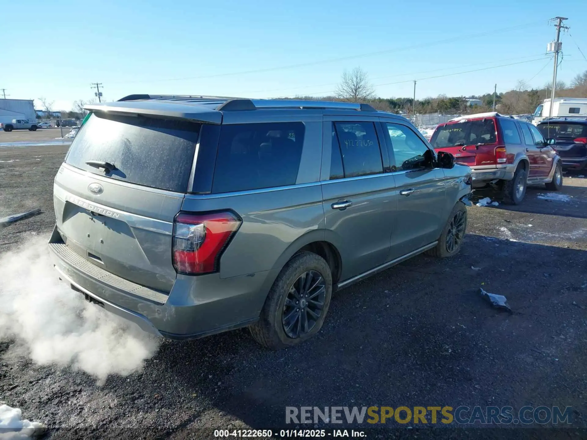 4 Photograph of a damaged car 1FMJU2AT8KEA33195 FORD EXPEDITION 2019