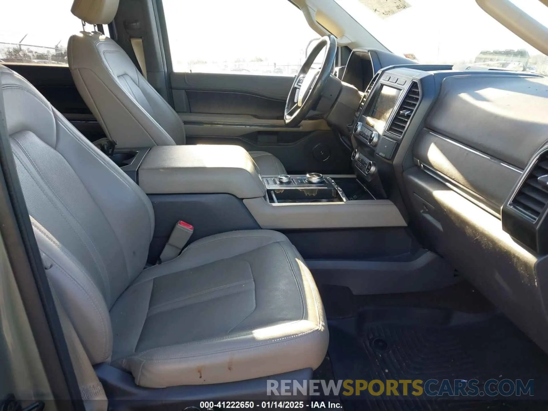 5 Photograph of a damaged car 1FMJU2AT8KEA33195 FORD EXPEDITION 2019