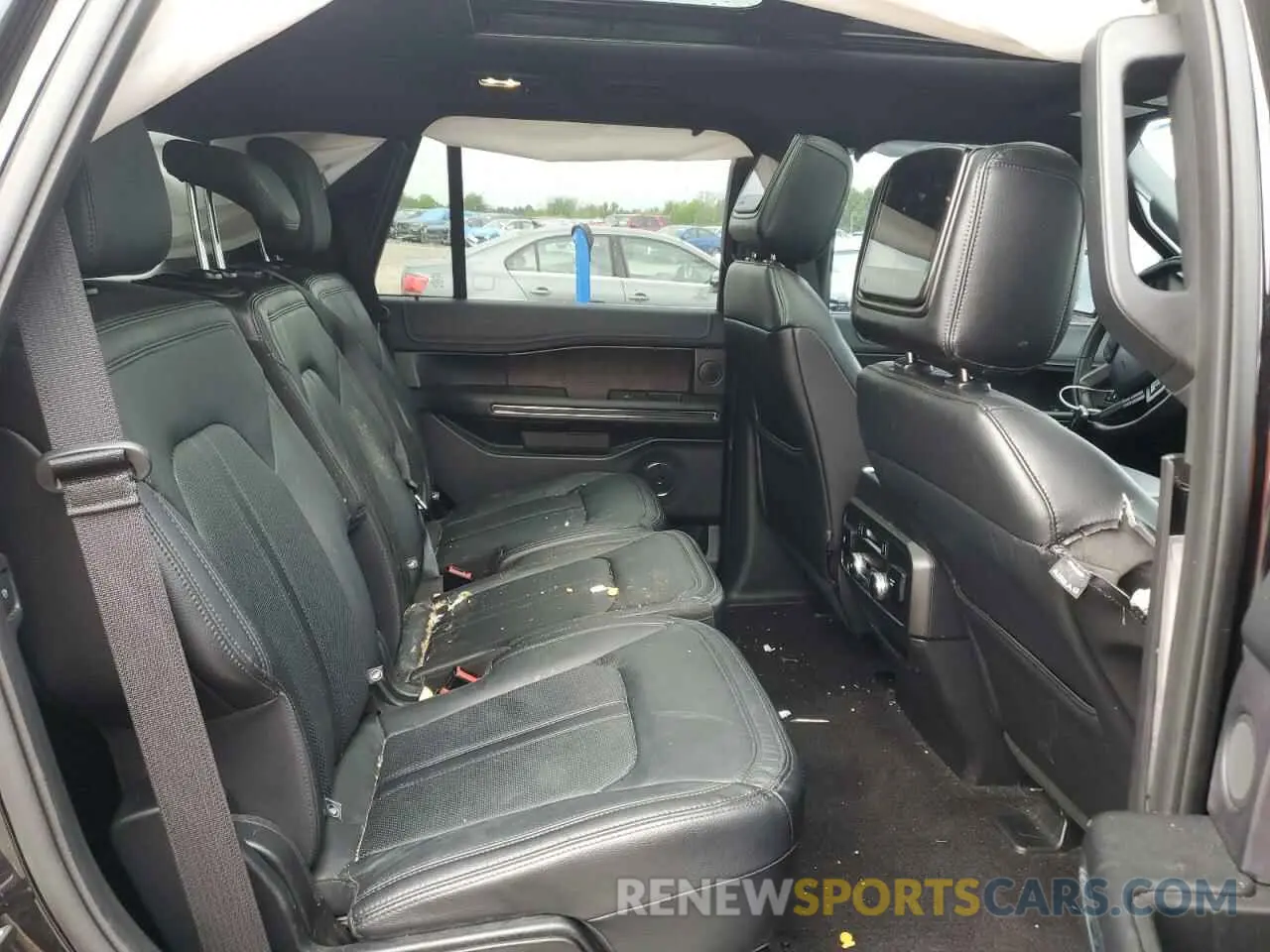 11 Photograph of a damaged car 1FMJU2AT9KEA01534 FORD EXPEDITION 2019