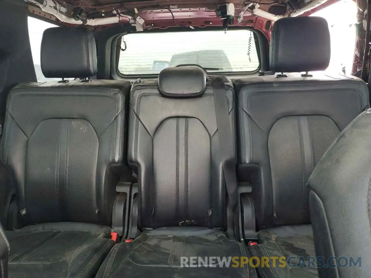 10 Photograph of a damaged car 1FMJU2AT9KEA65962 FORD EXPEDITION 2019
