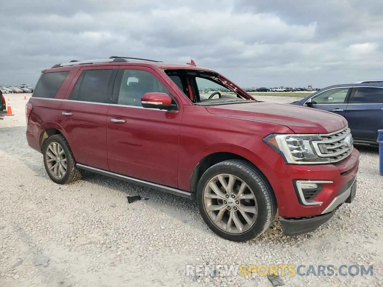 4 Photograph of a damaged car 1FMJU2AT9KEA65962 FORD EXPEDITION 2019