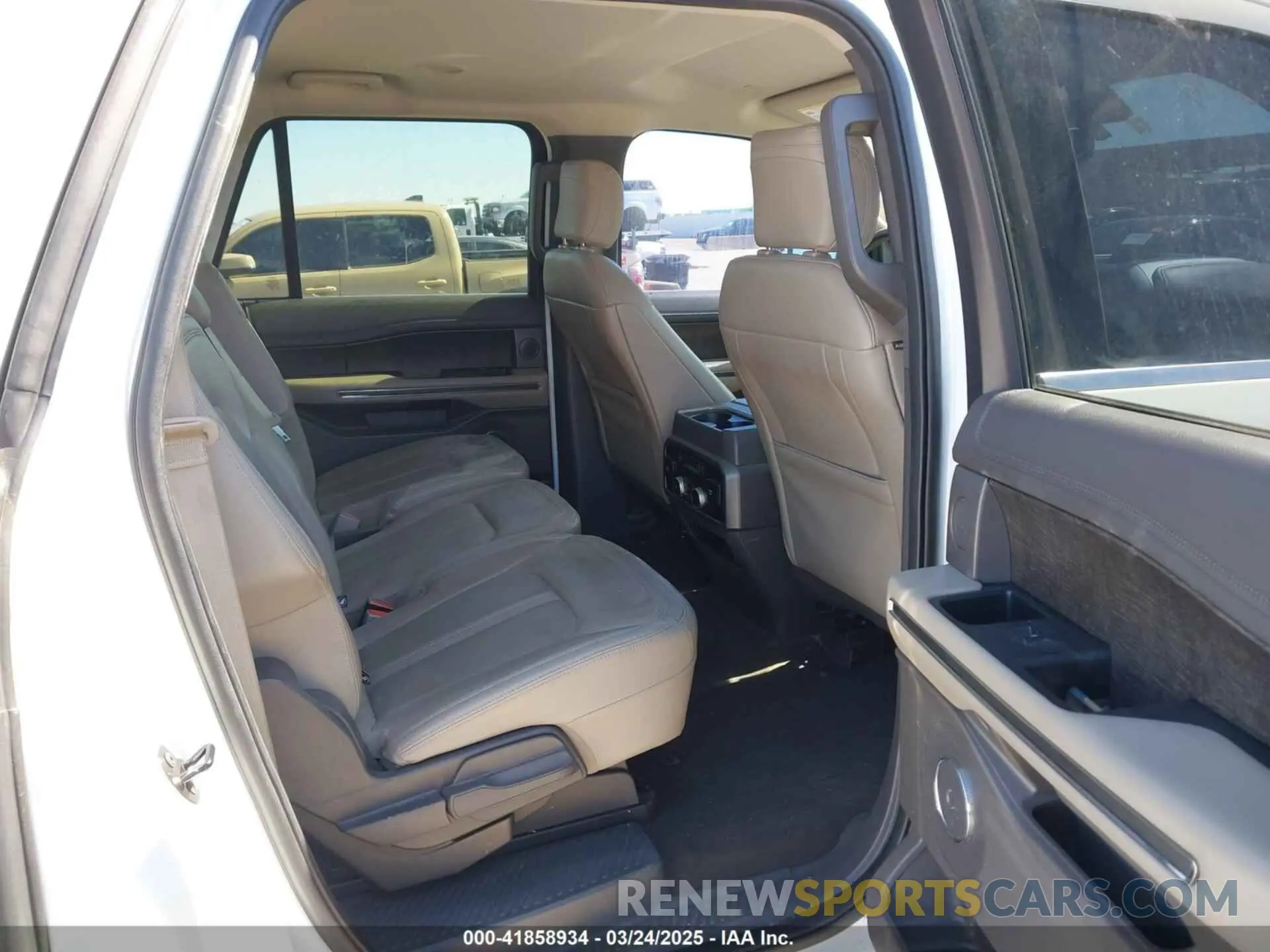 8 Photograph of a damaged car 1FMJK1KT5LEA99669 FORD EXPEDITION 2020