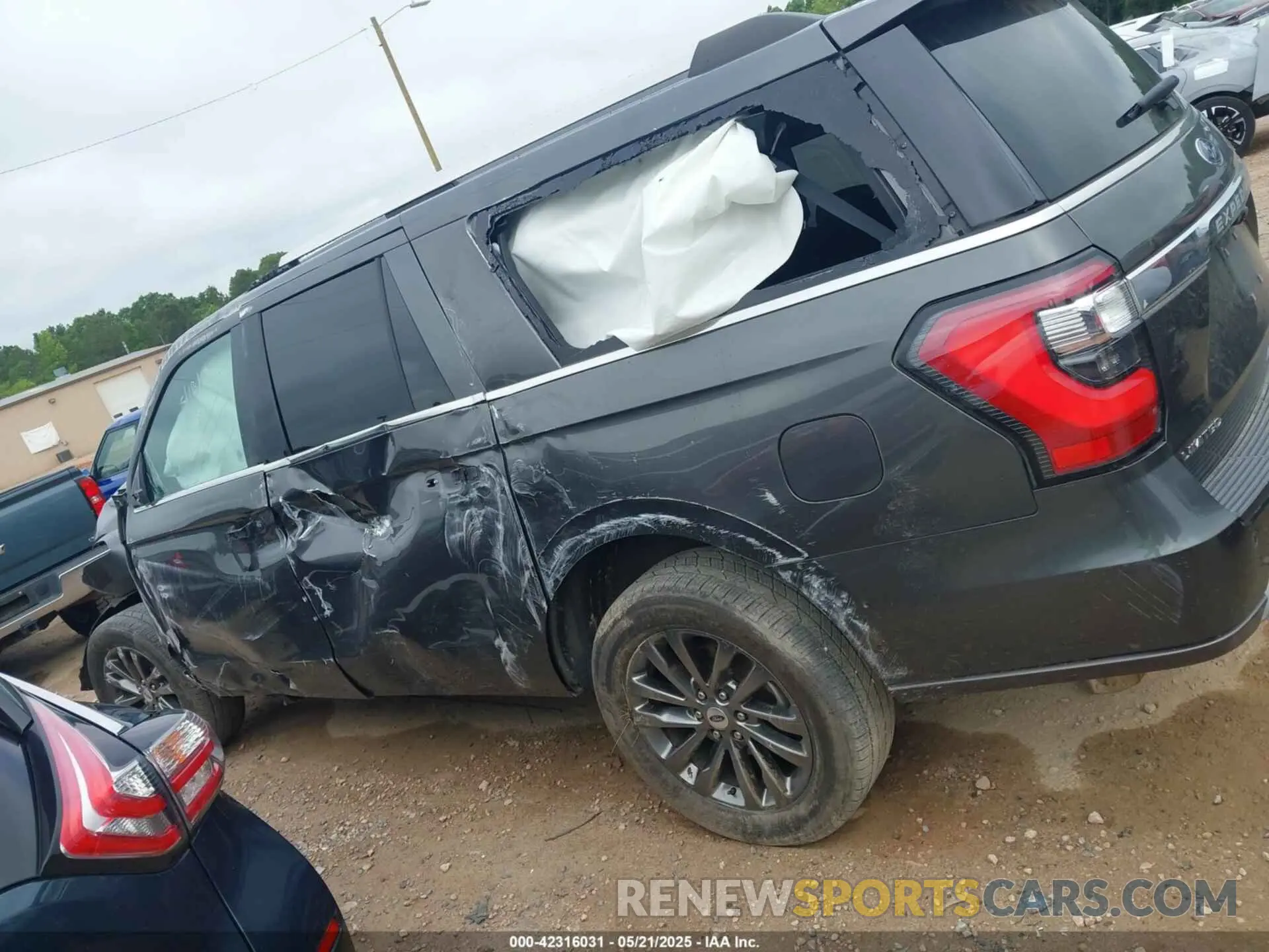 13 Photograph of a damaged car 1FMJK1KT9LEB00385 FORD EXPEDITION 2020