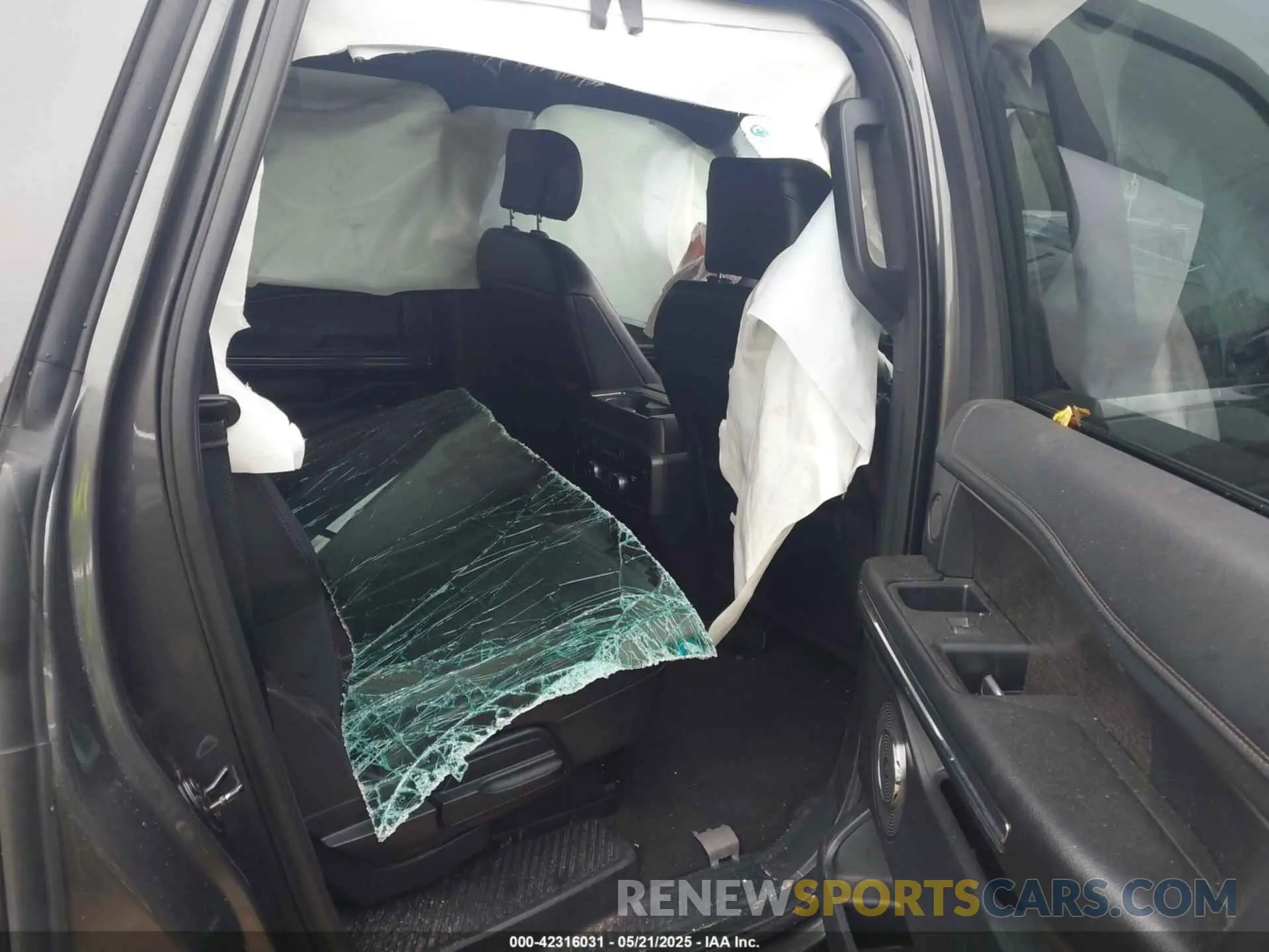 8 Photograph of a damaged car 1FMJK1KT9LEB00385 FORD EXPEDITION 2020