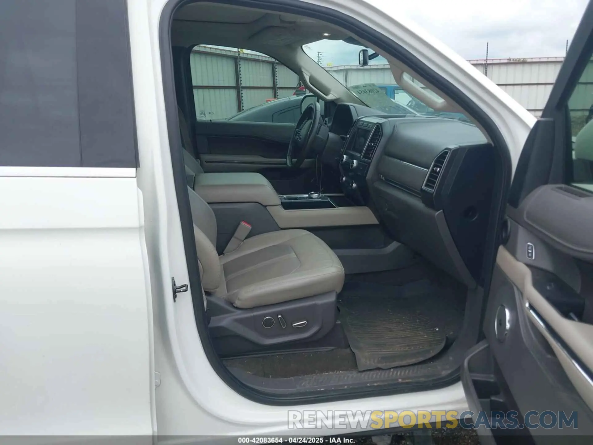 5 Photograph of a damaged car 1FMJK1KTXLEA71320 FORD EXPEDITION 2020